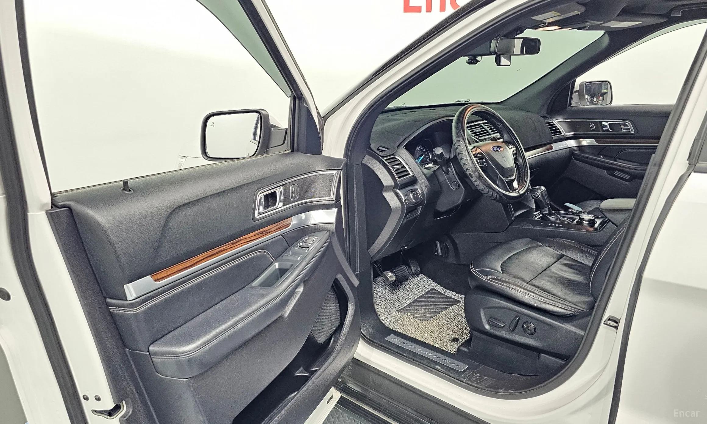 Ford Explorer превью 10