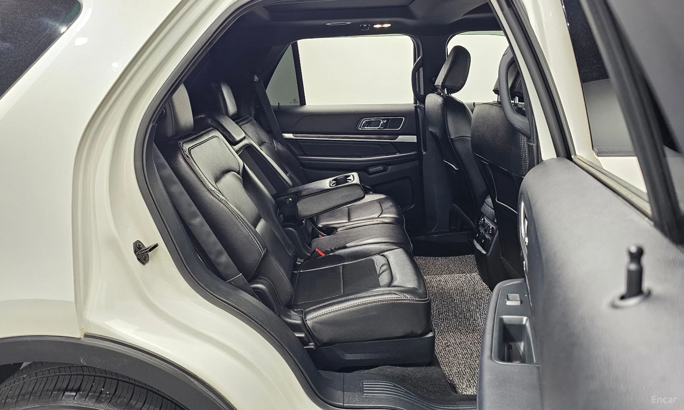 Ford Explorer превью 18