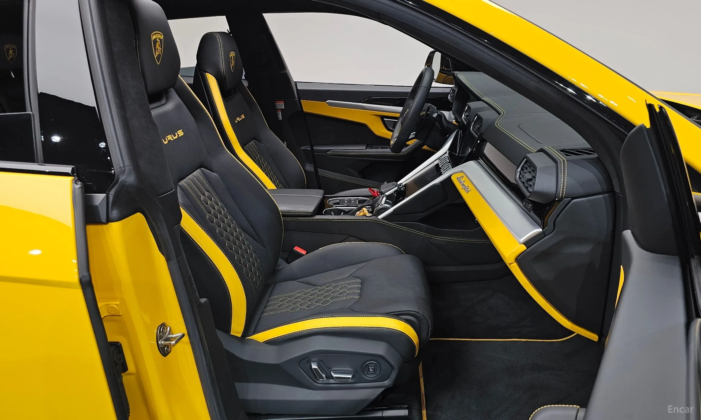 Lamborghini Urus превью 12