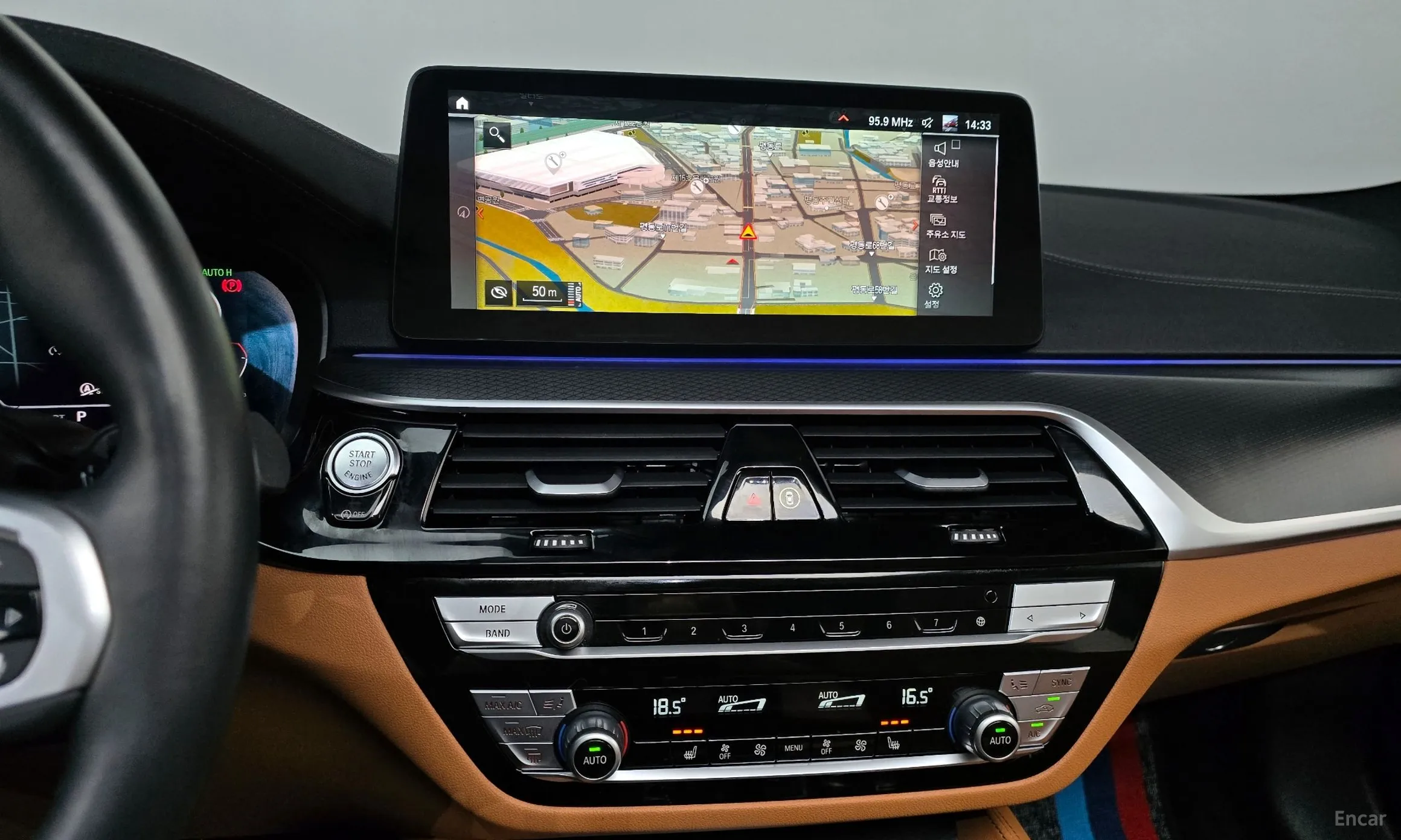 BMW 5 Series (G30) превью 12