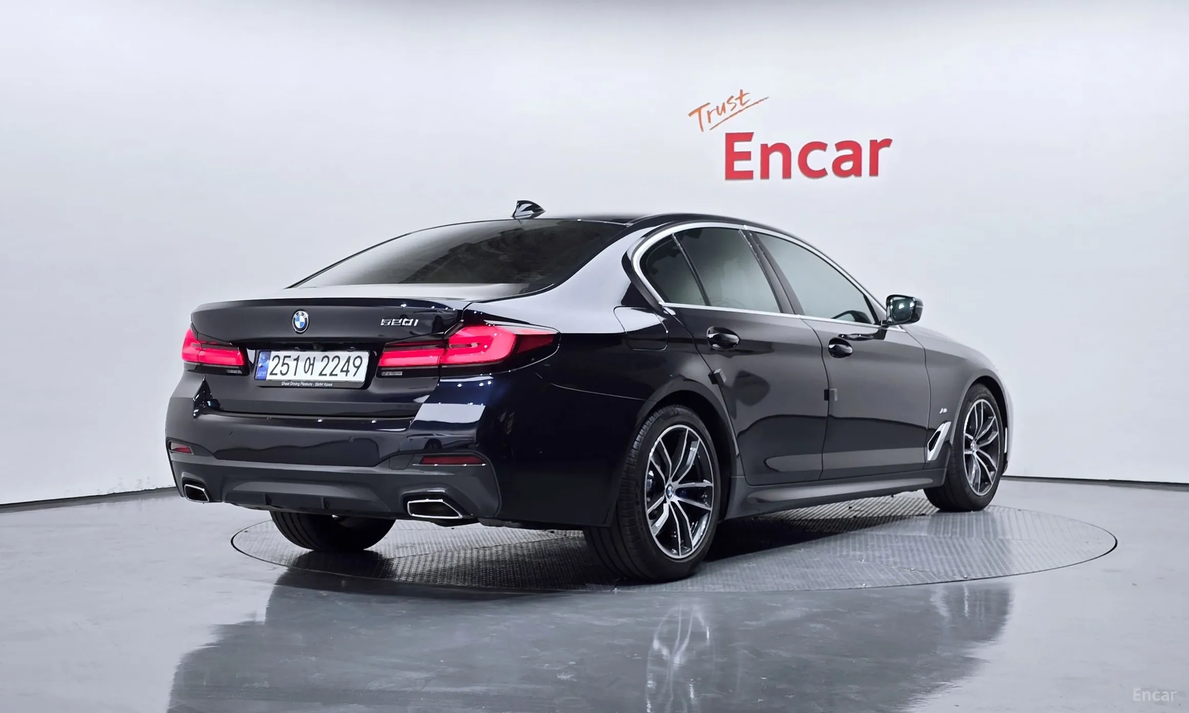 BMW 5 Series (G30) превью 2