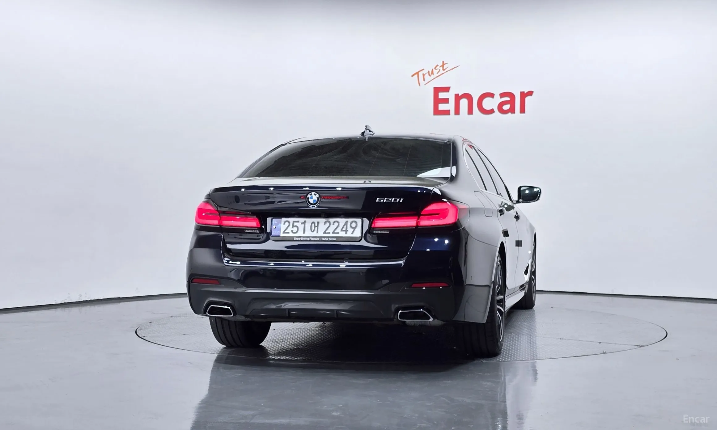 BMW 5 Series (G30) превью 4