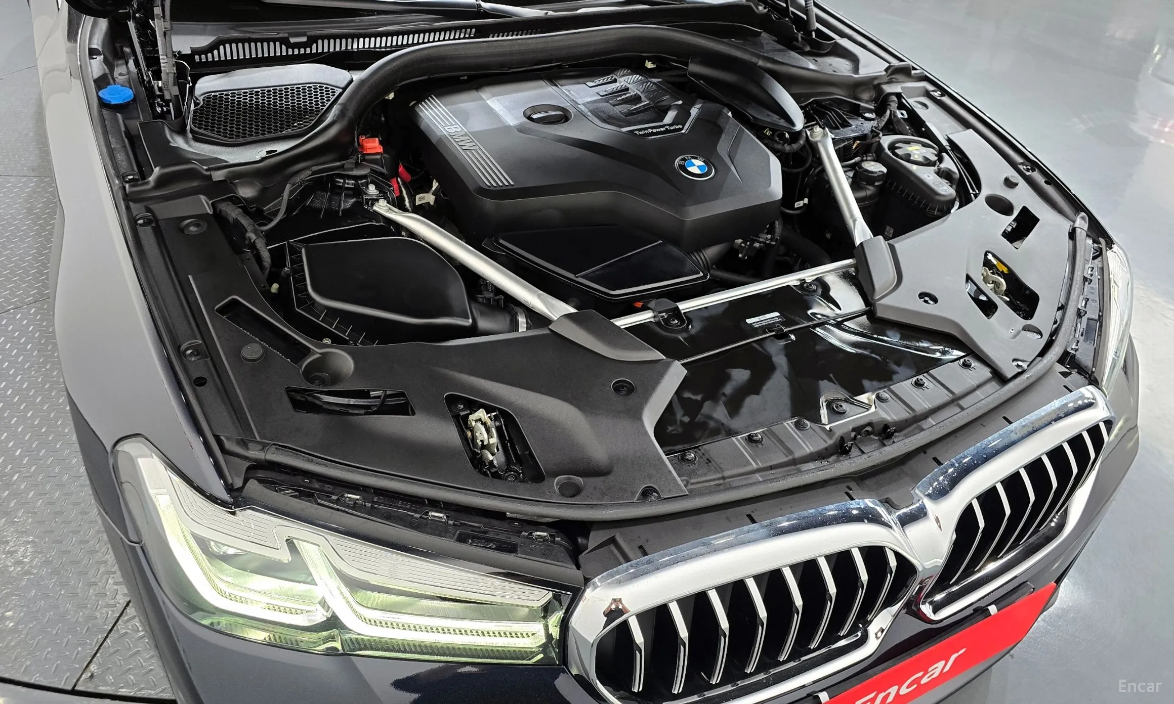 BMW 5 Series (G30) превью 6