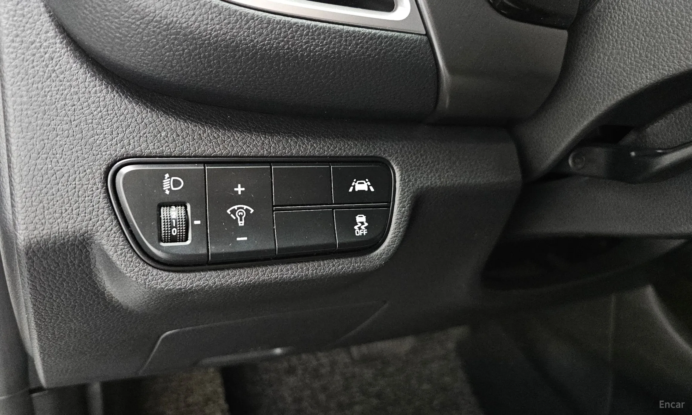 Kia Seltos превью 14