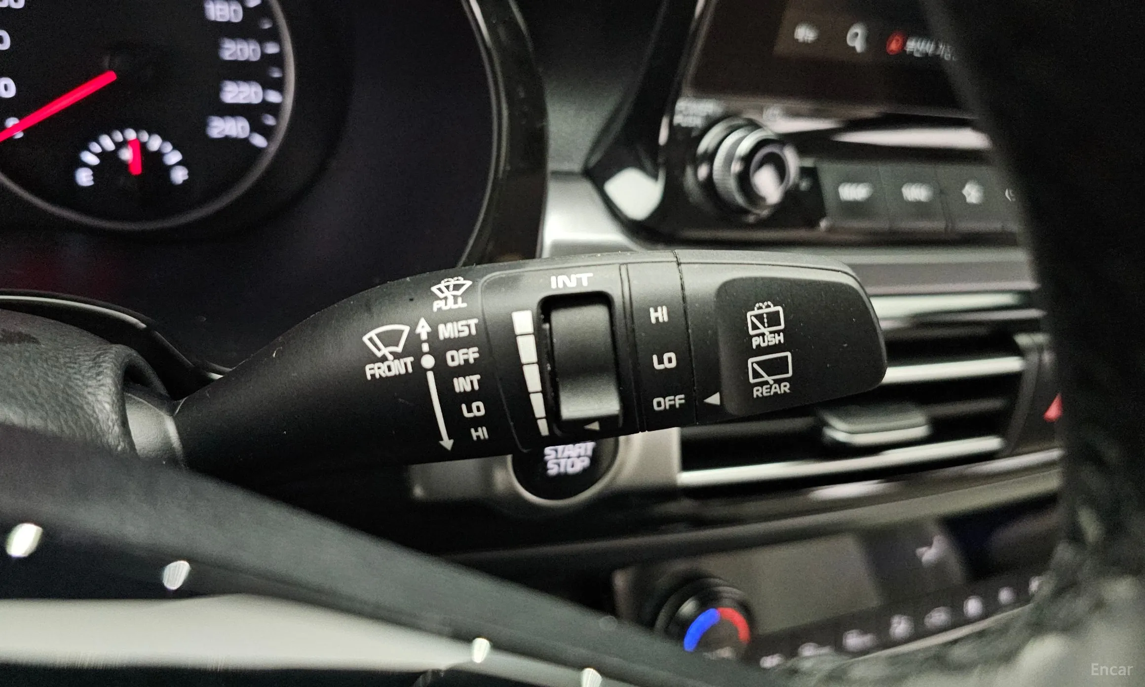 Kia Seltos превью 19
