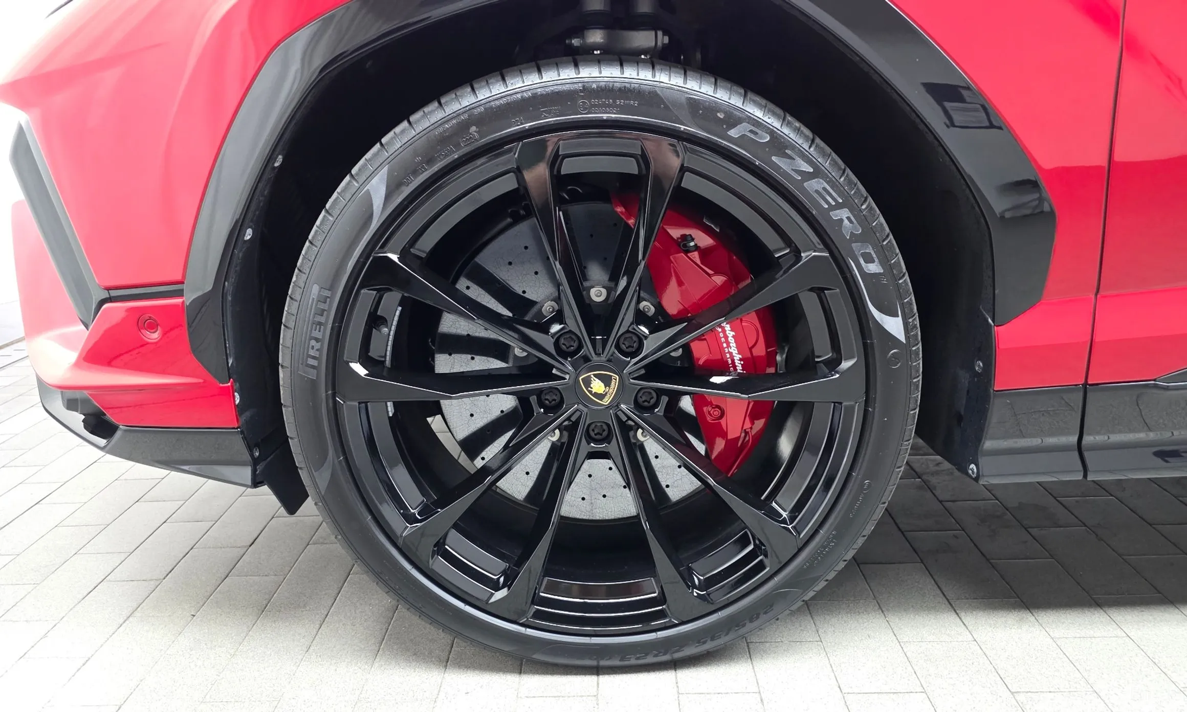 Lamborghini Urus превью 5