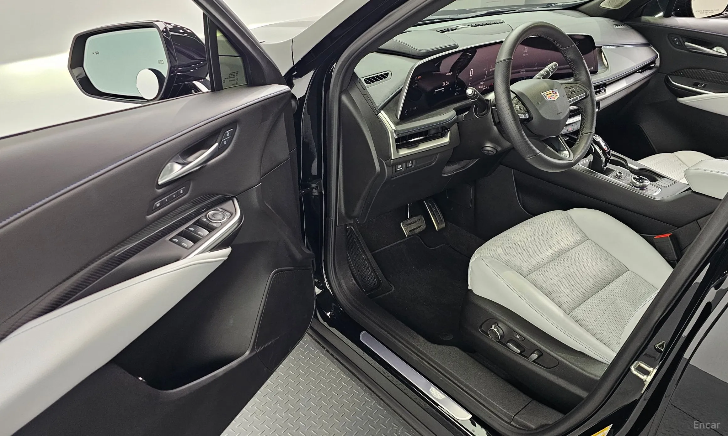 Cadillac XT4 превью 10