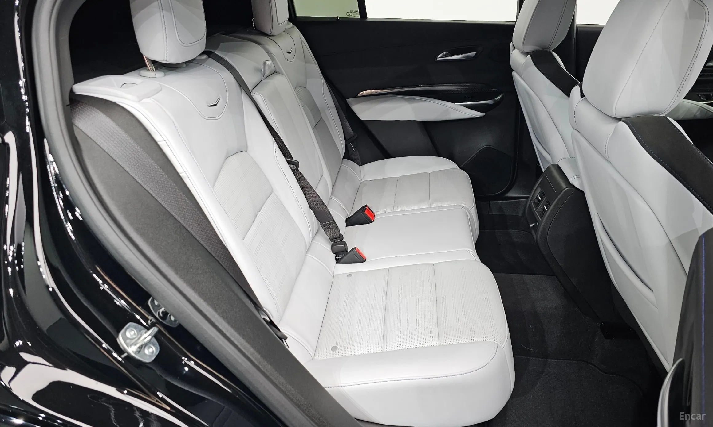 Cadillac XT4 превью 12