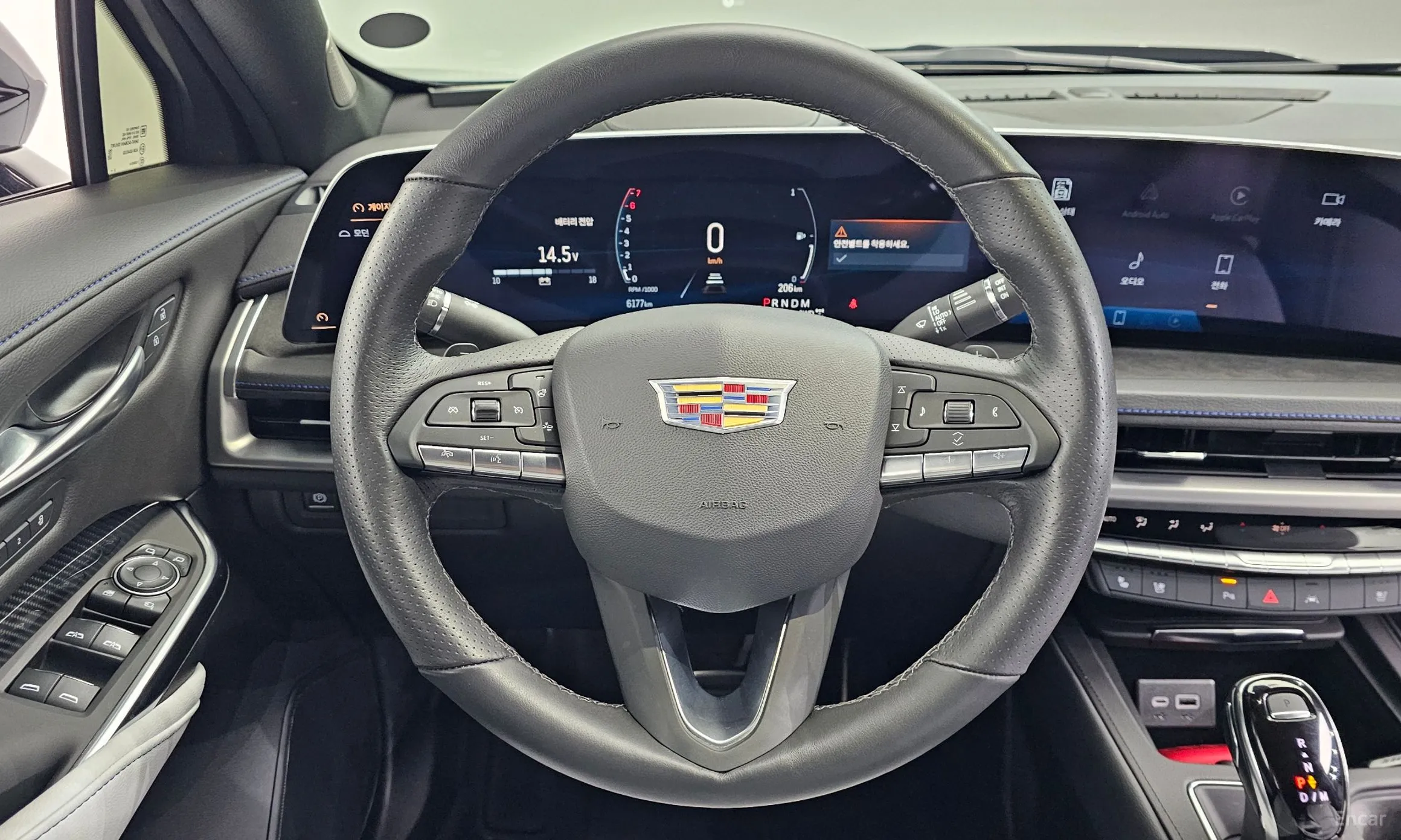 Cadillac XT4 превью 13