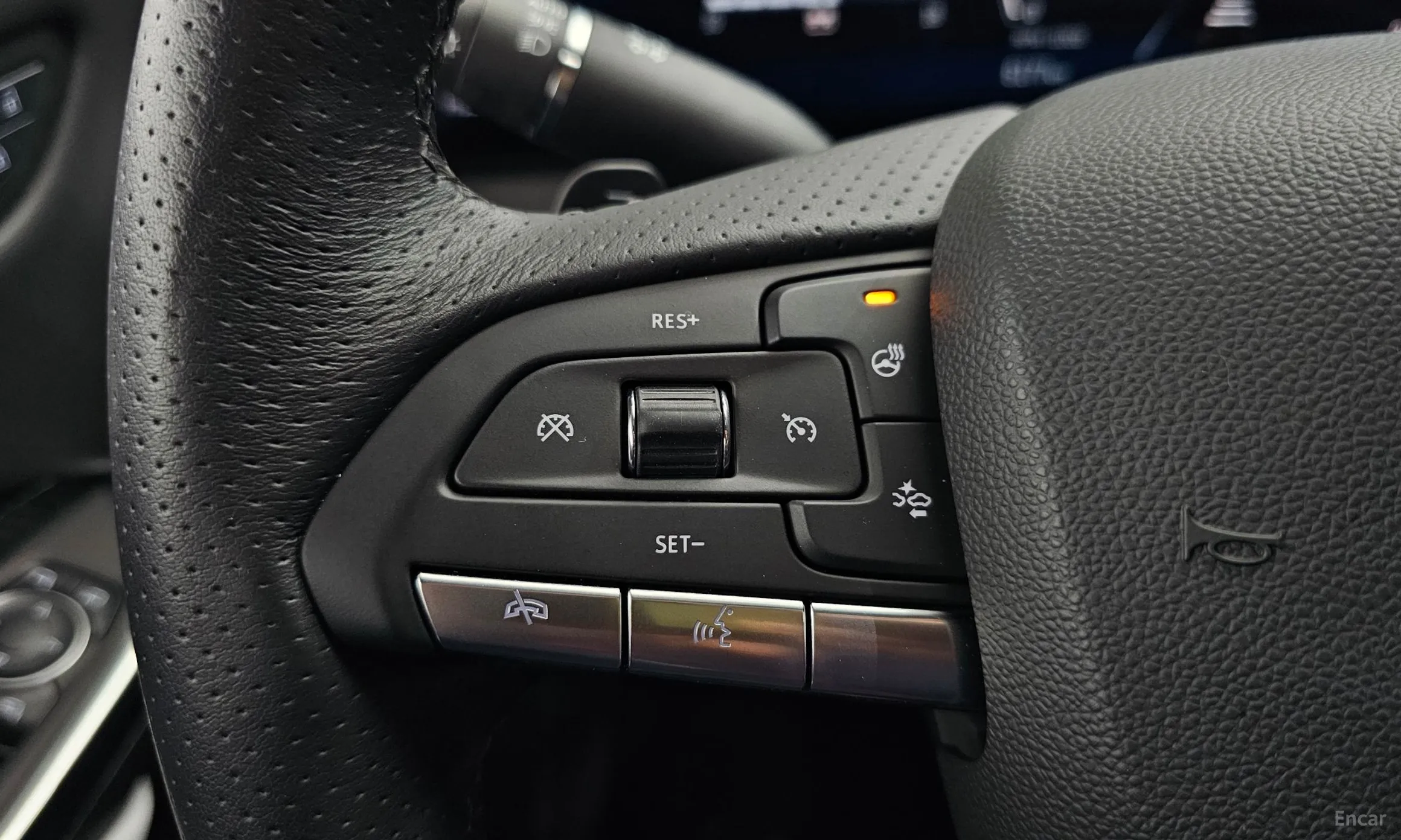 Cadillac XT4 превью 14