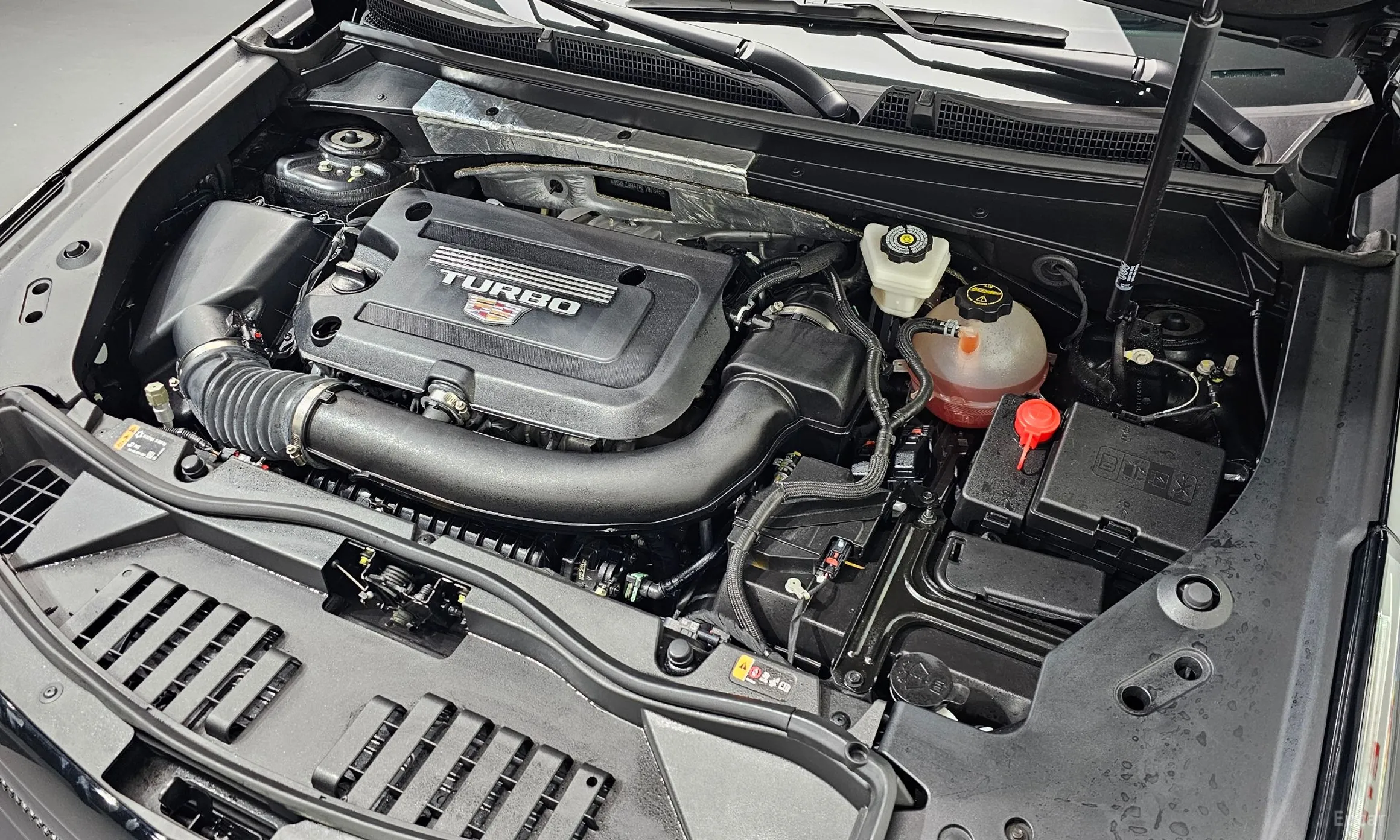 Cadillac XT4 превью 6