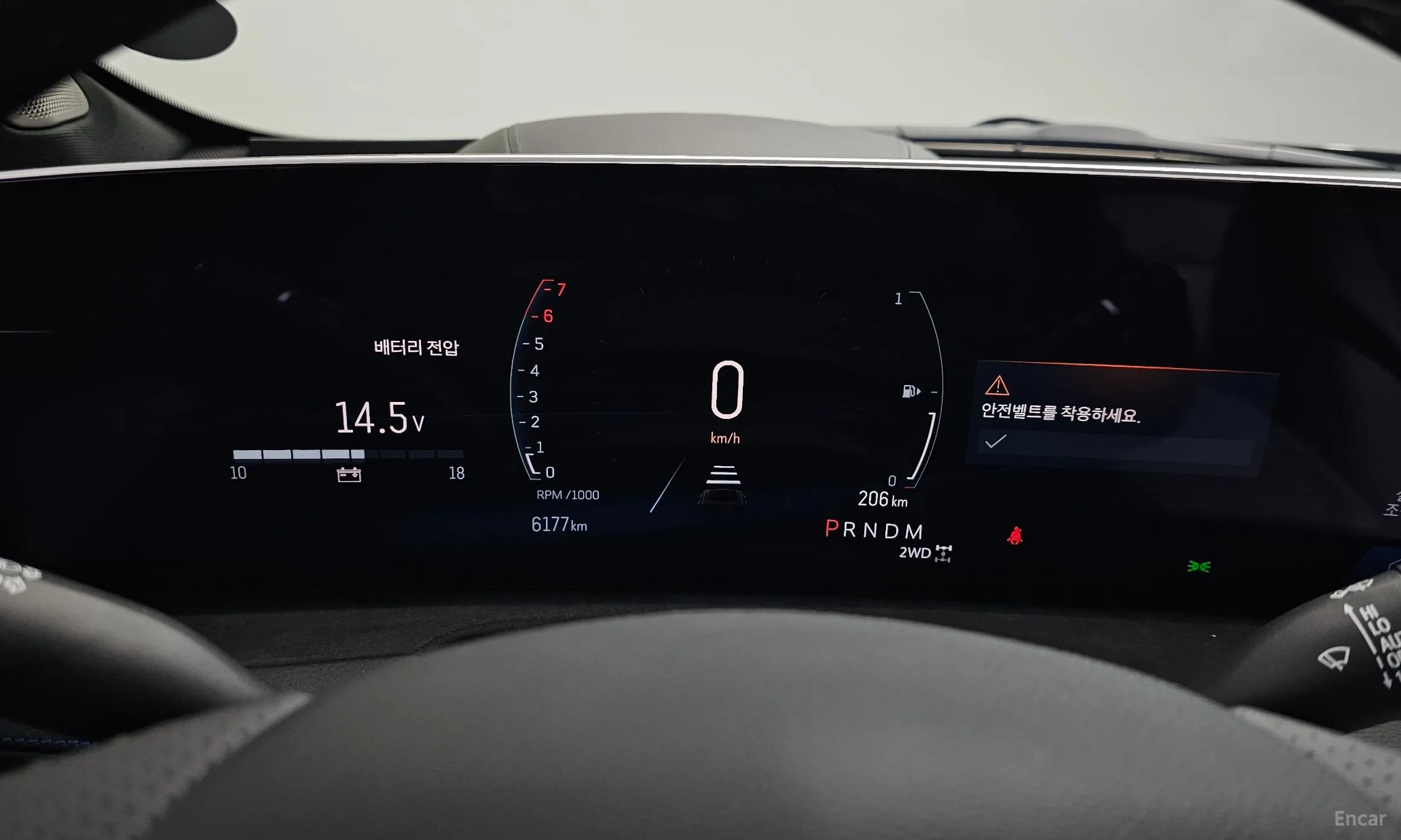 Cadillac XT4 превью 8