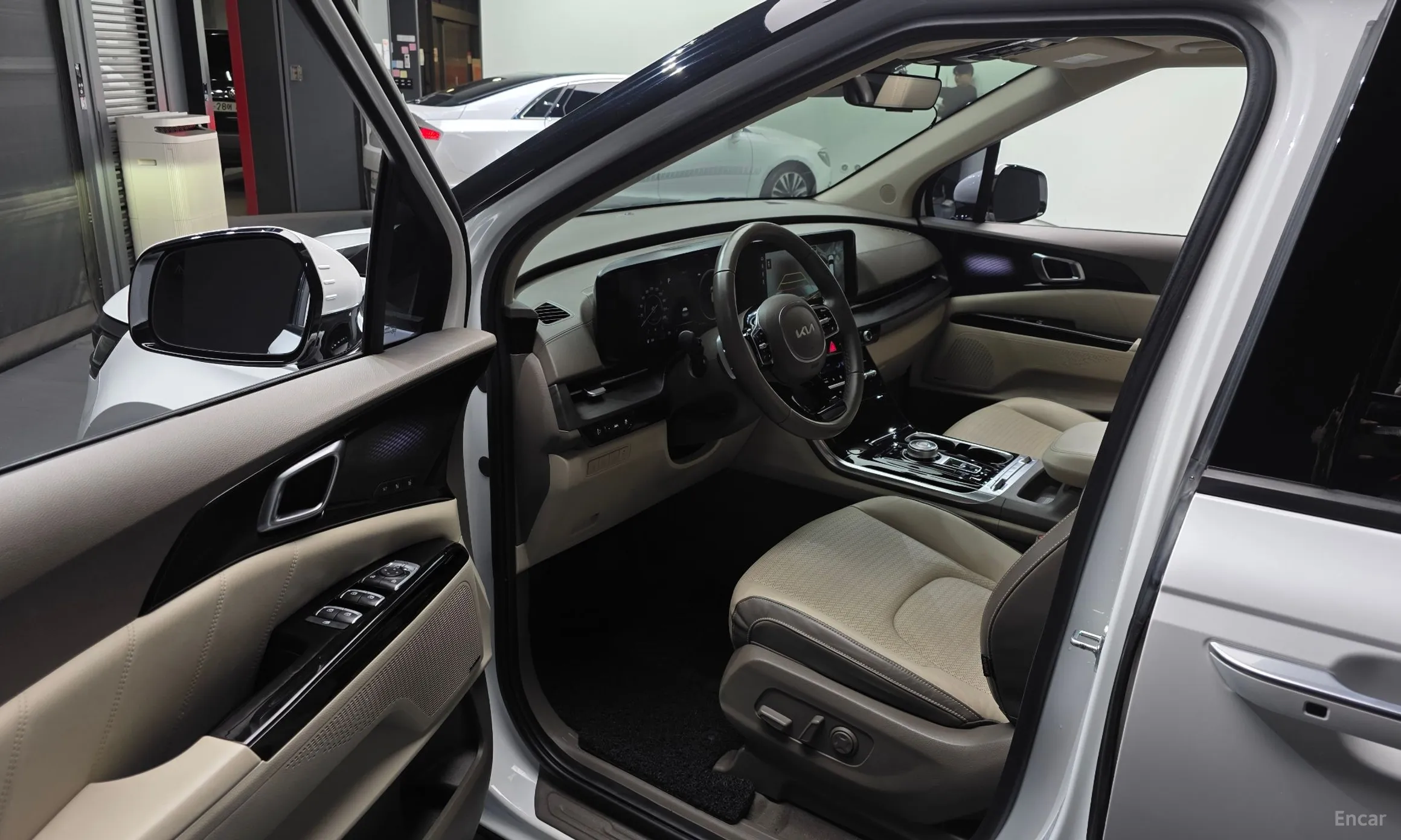 Kia Carnival Gen 4 превью 10