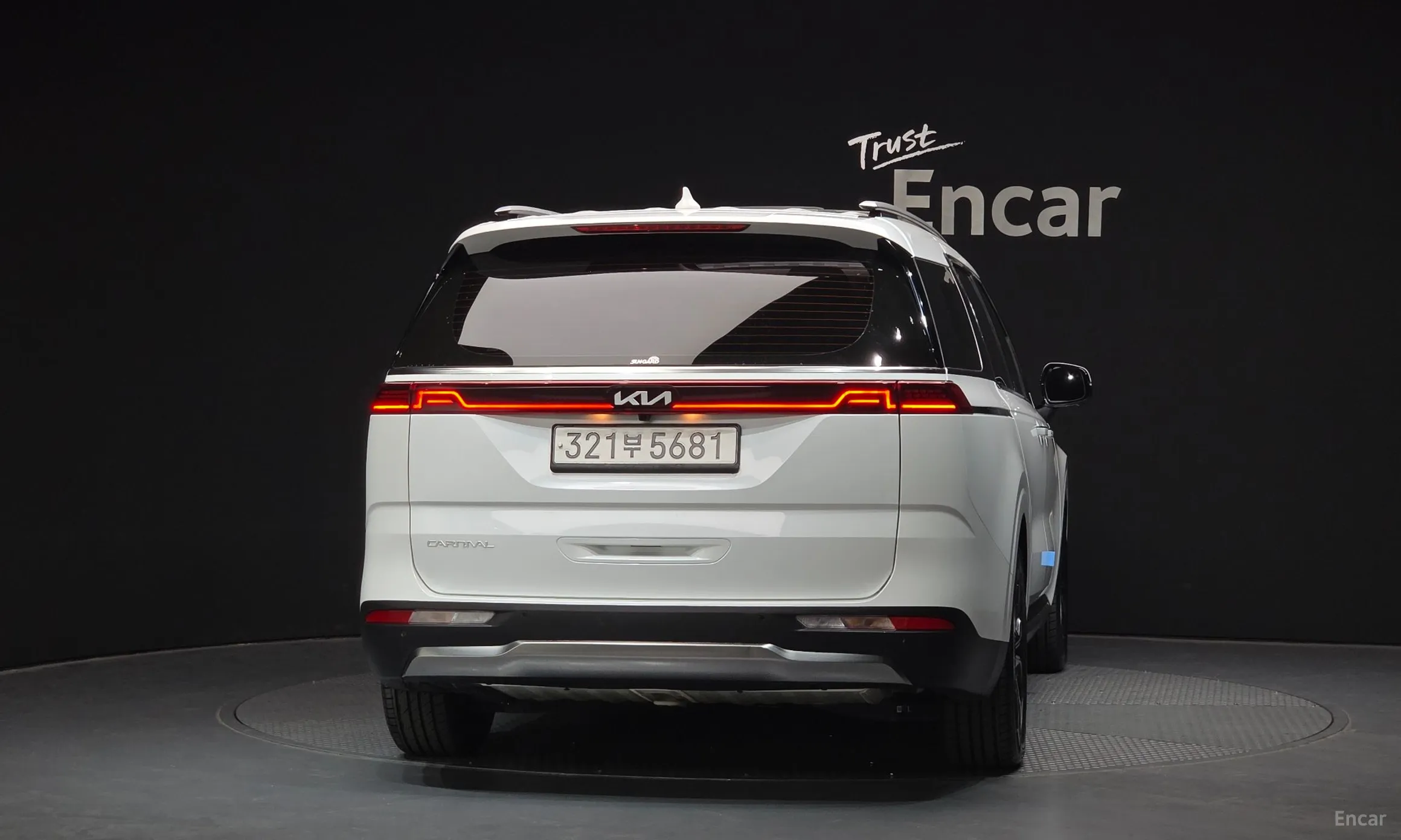 Kia Carnival Gen 4 превью 4