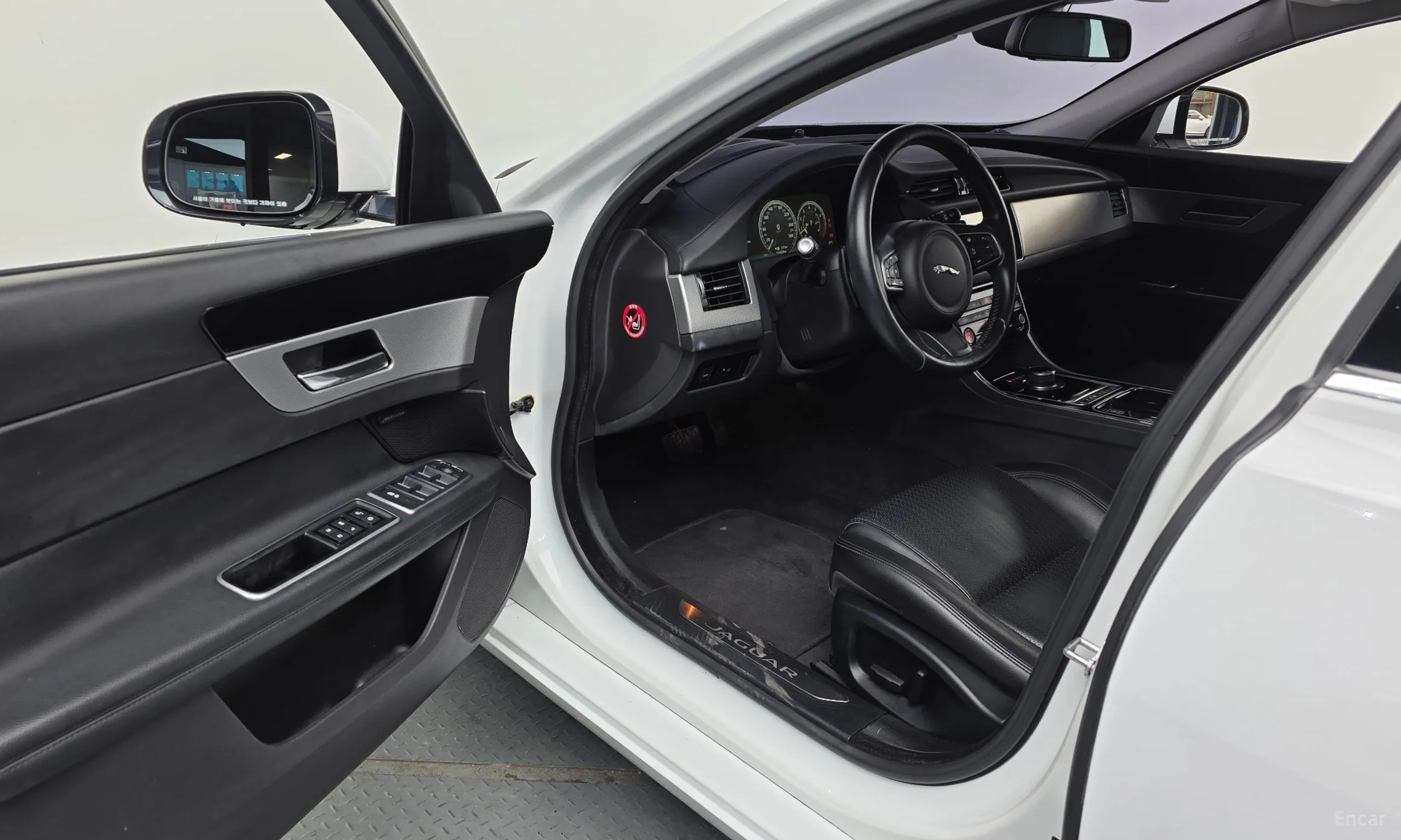 Jaguar XF (x260) превью 10