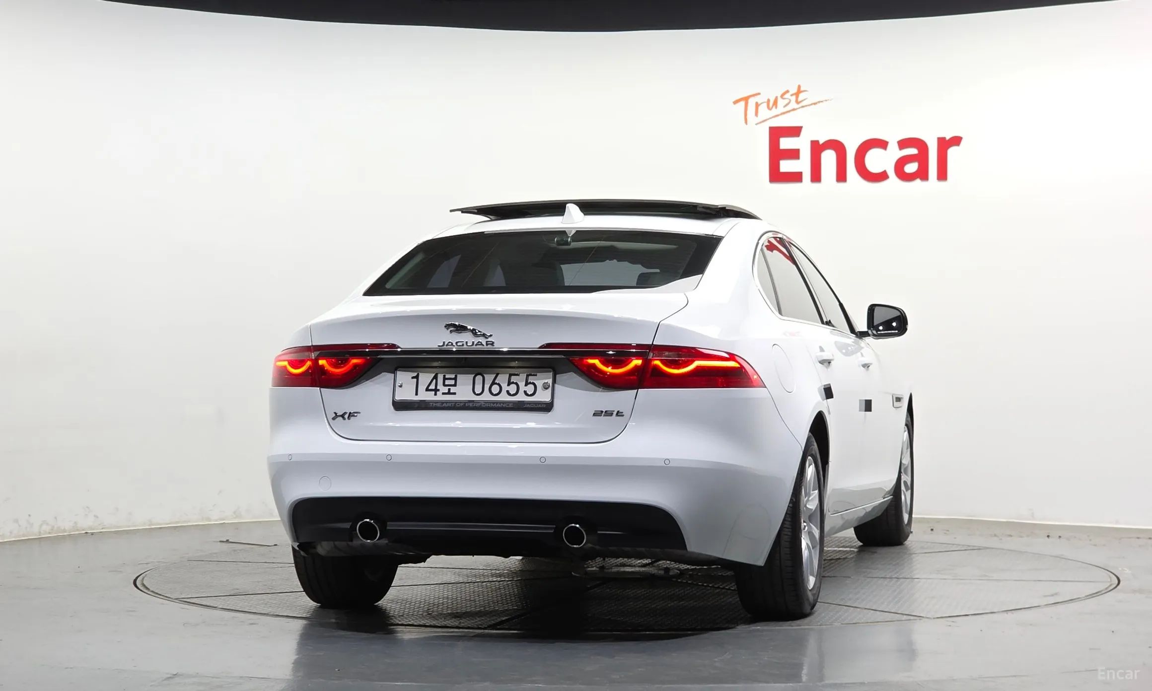 Jaguar XF (x260) превью 4