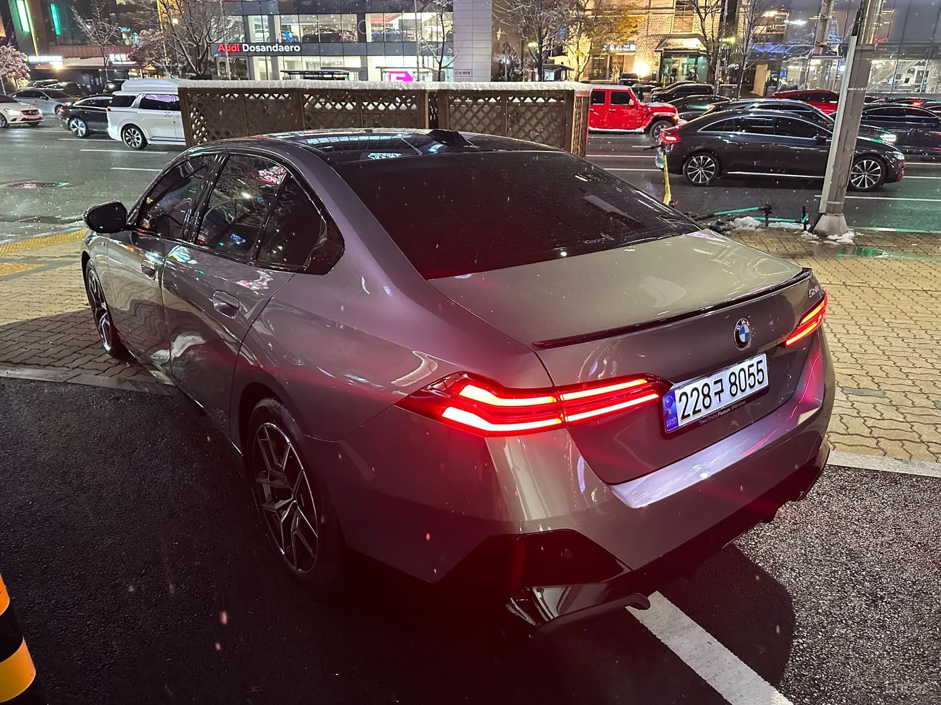 BMW 5 Series (G60) превью 4