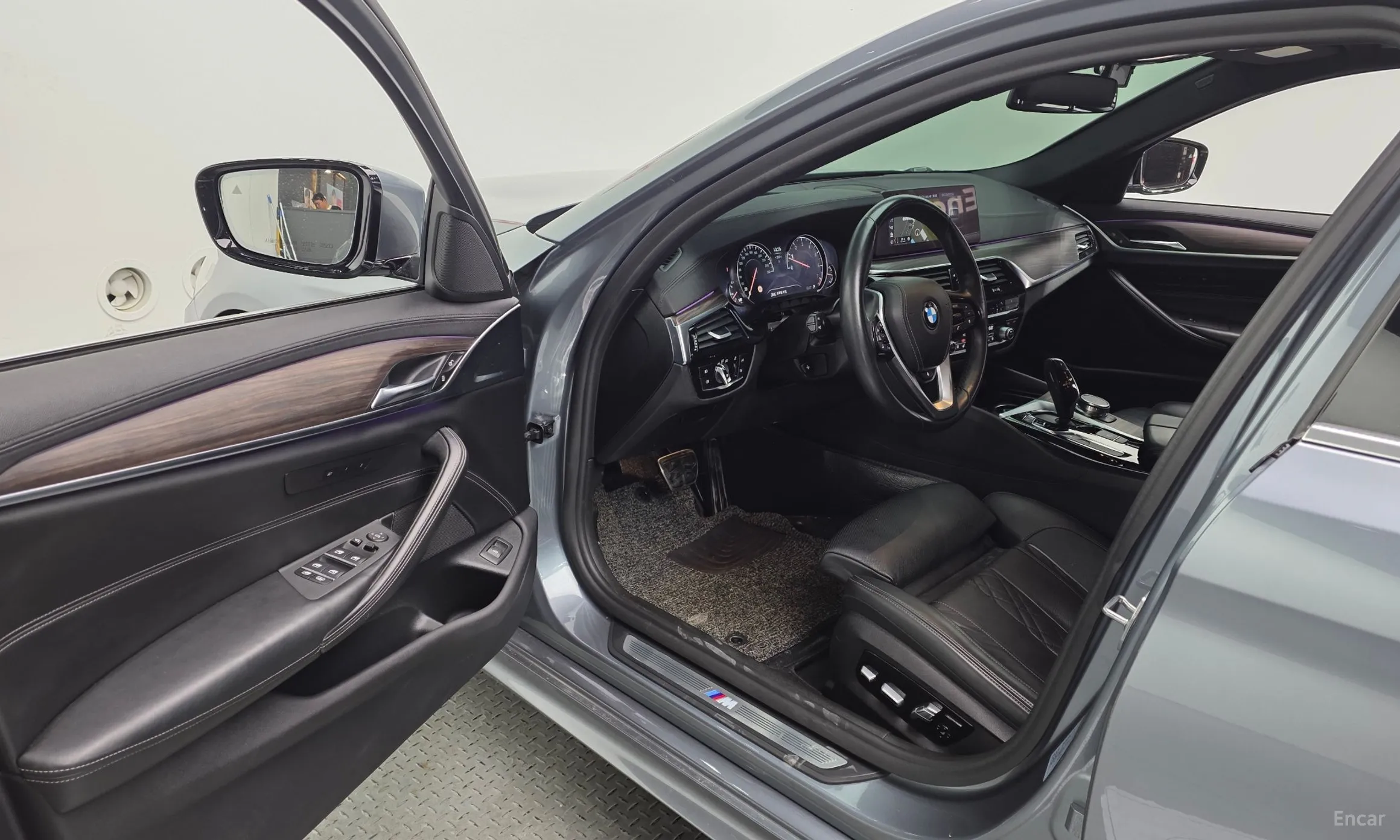BMW 5 Series (G30) превью 10