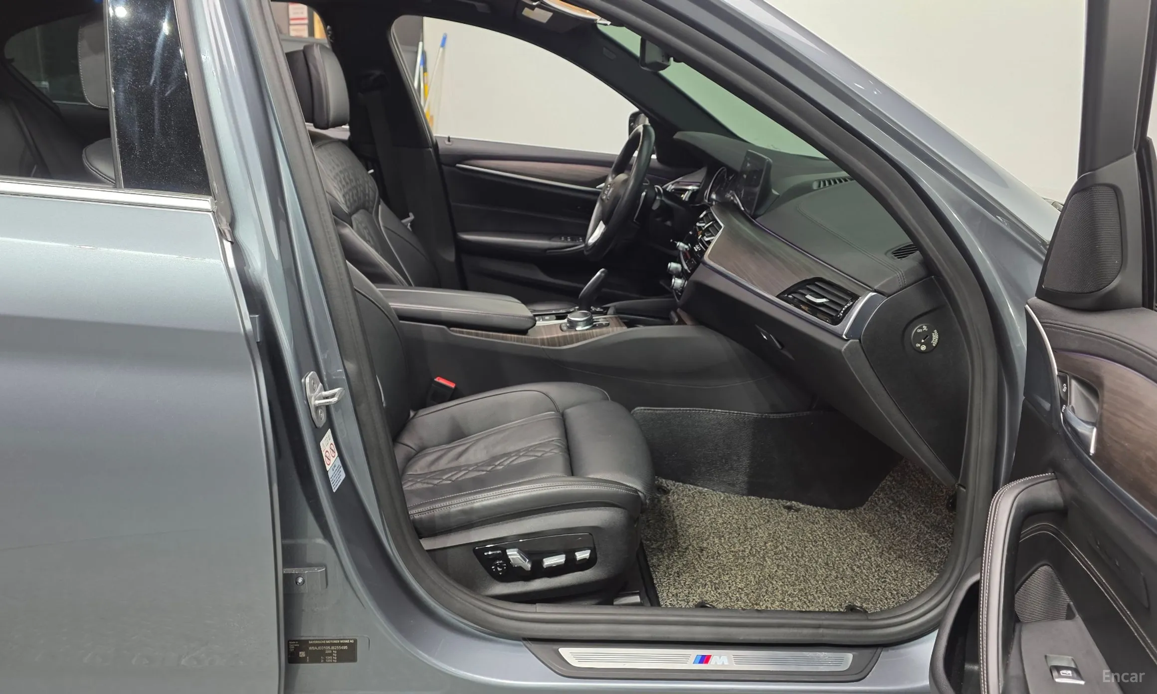 BMW 5 Series (G30) превью 11