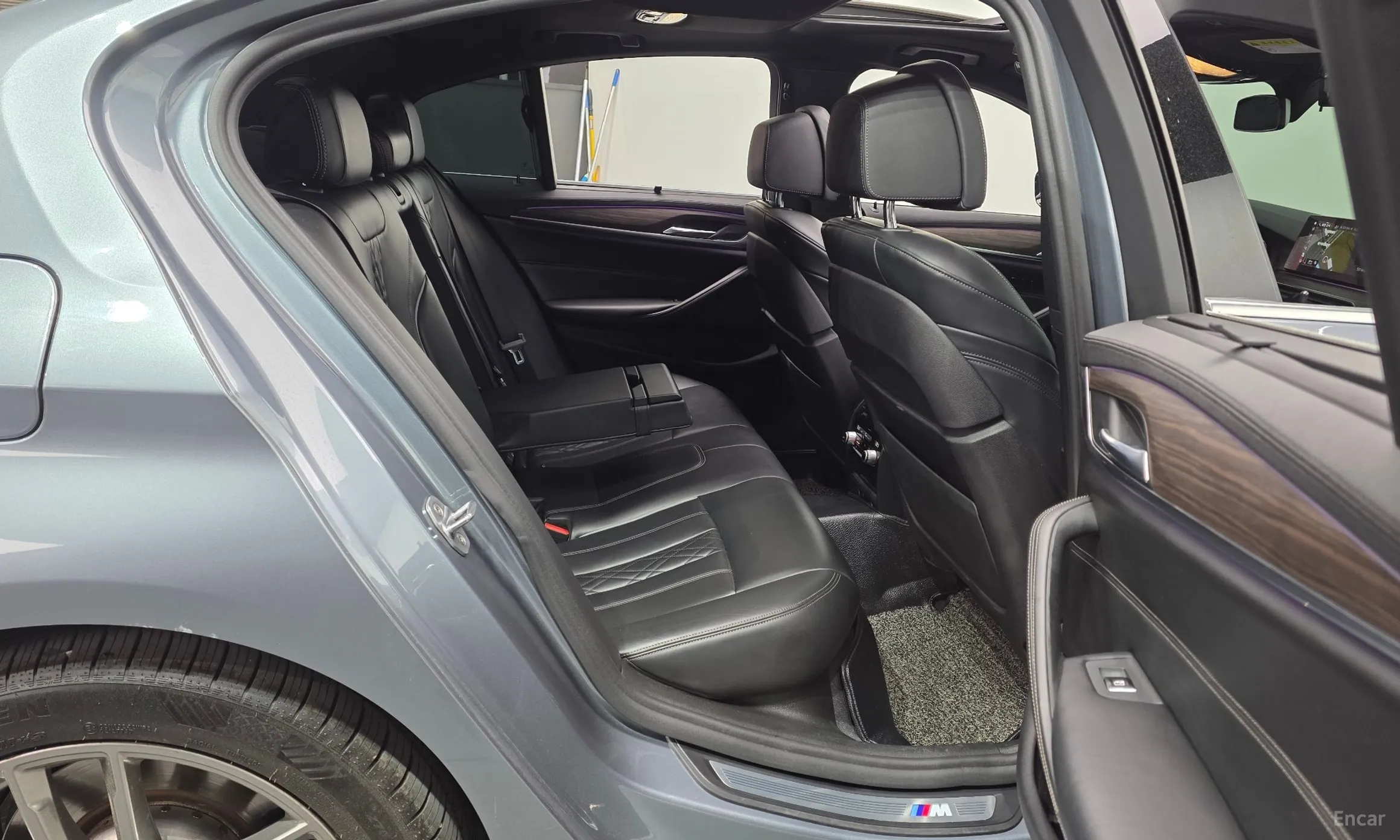 BMW 5 Series (G30) превью 12