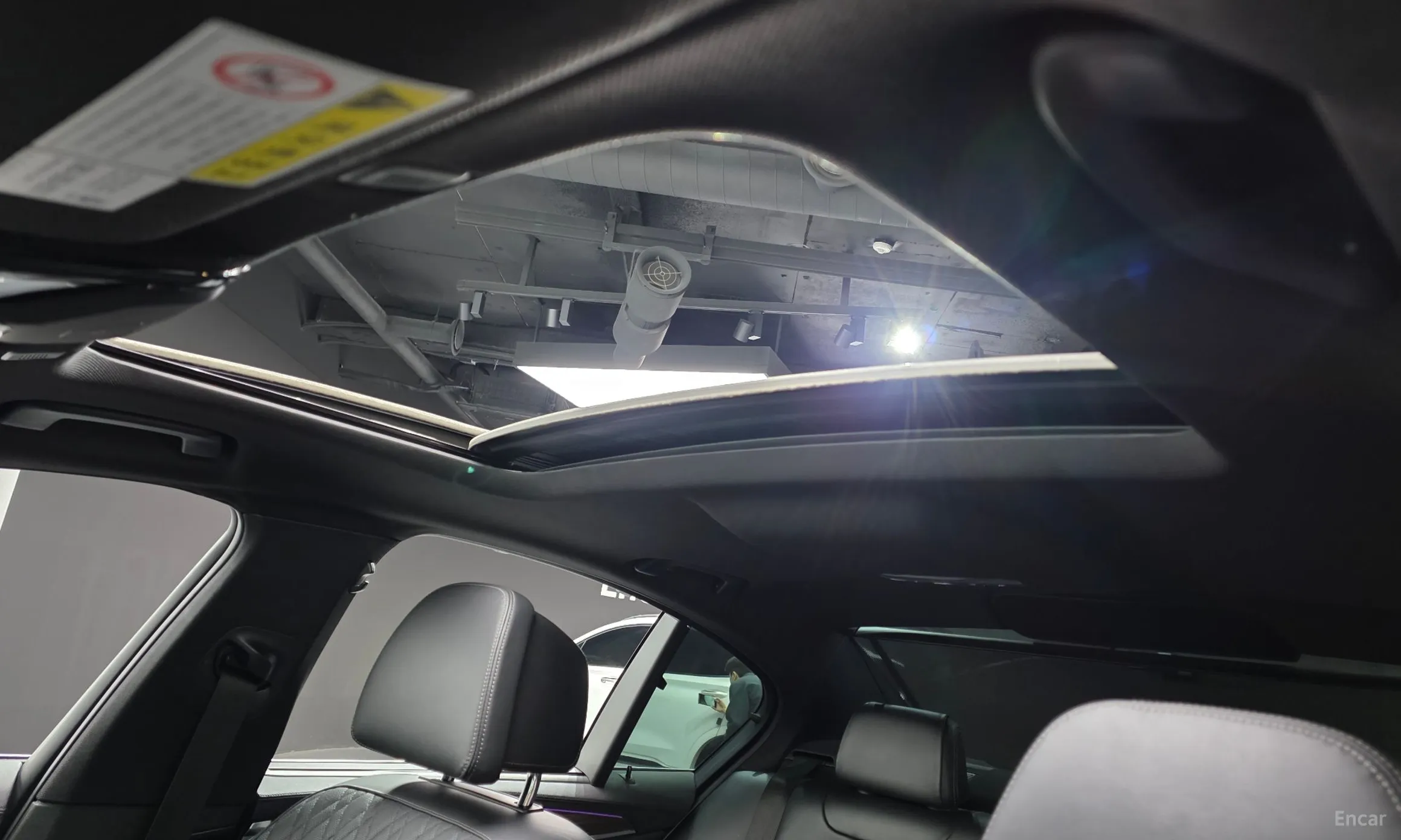 BMW 5 Series (G30) превью 17