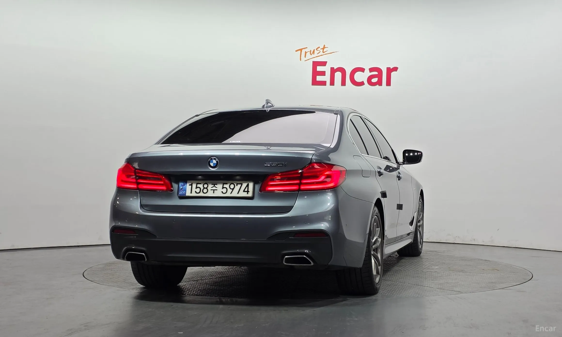 BMW 5 Series (G30) превью 4