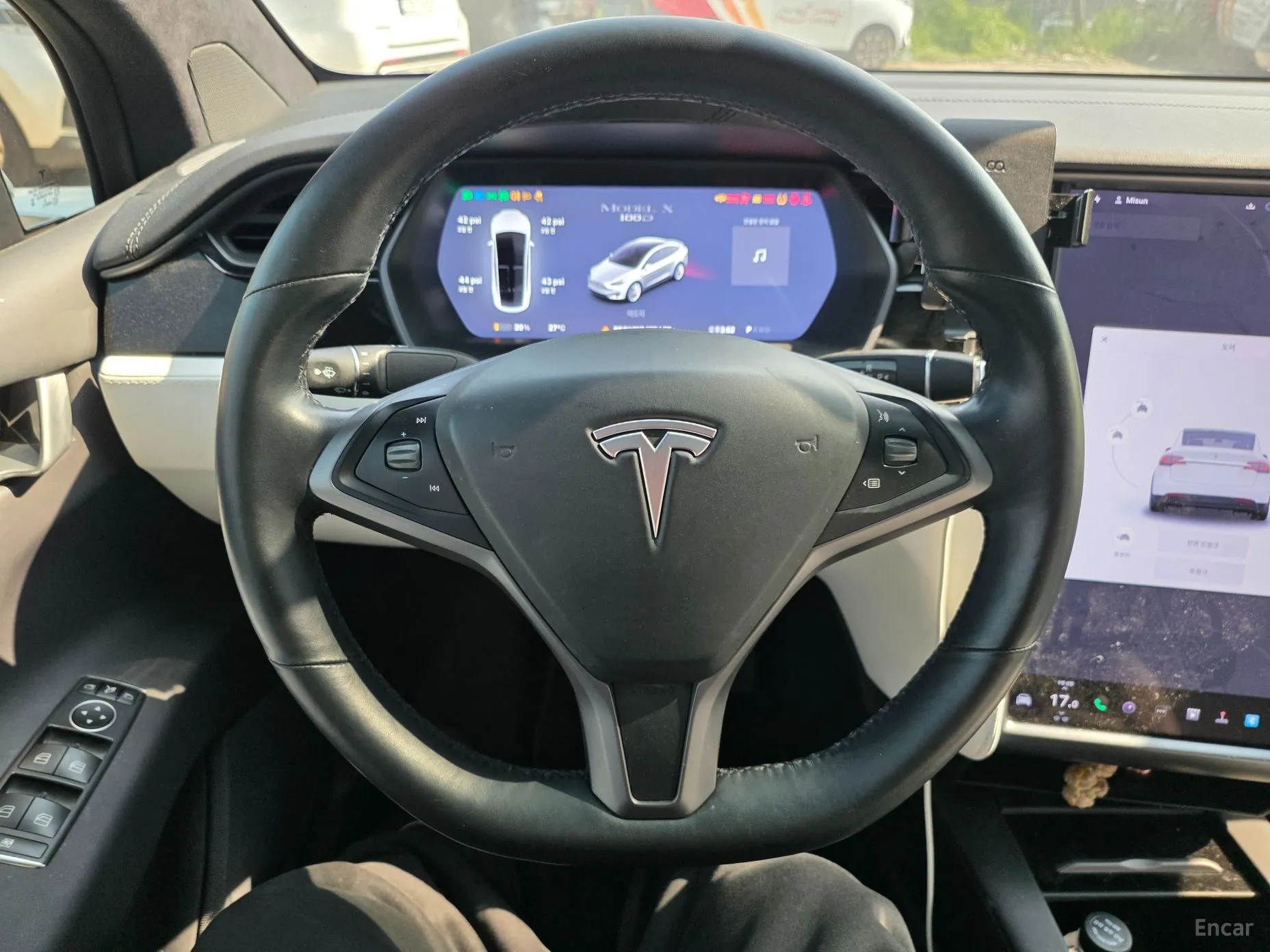 Tesla Model X превью 7