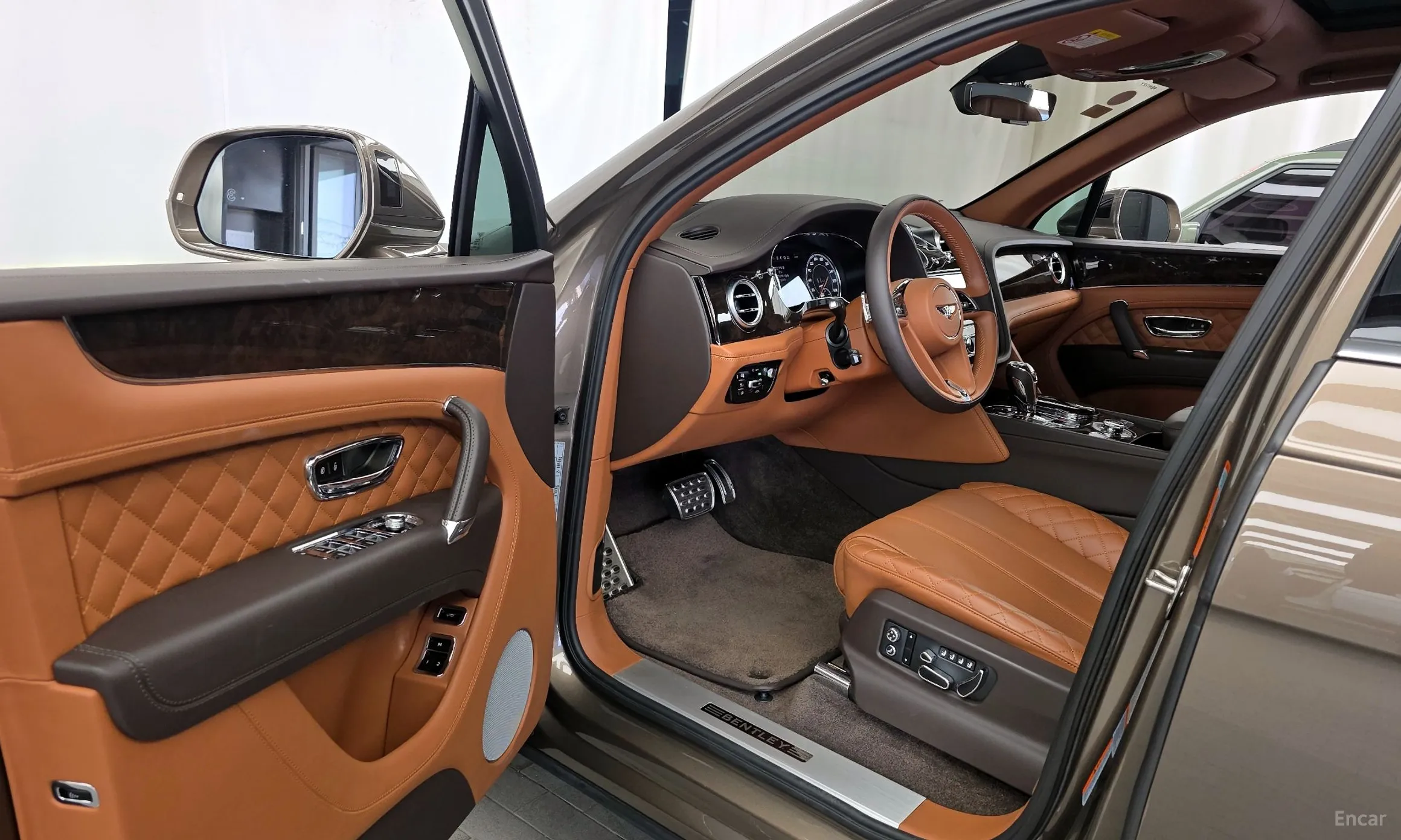 Bentley Bentayga превью 10