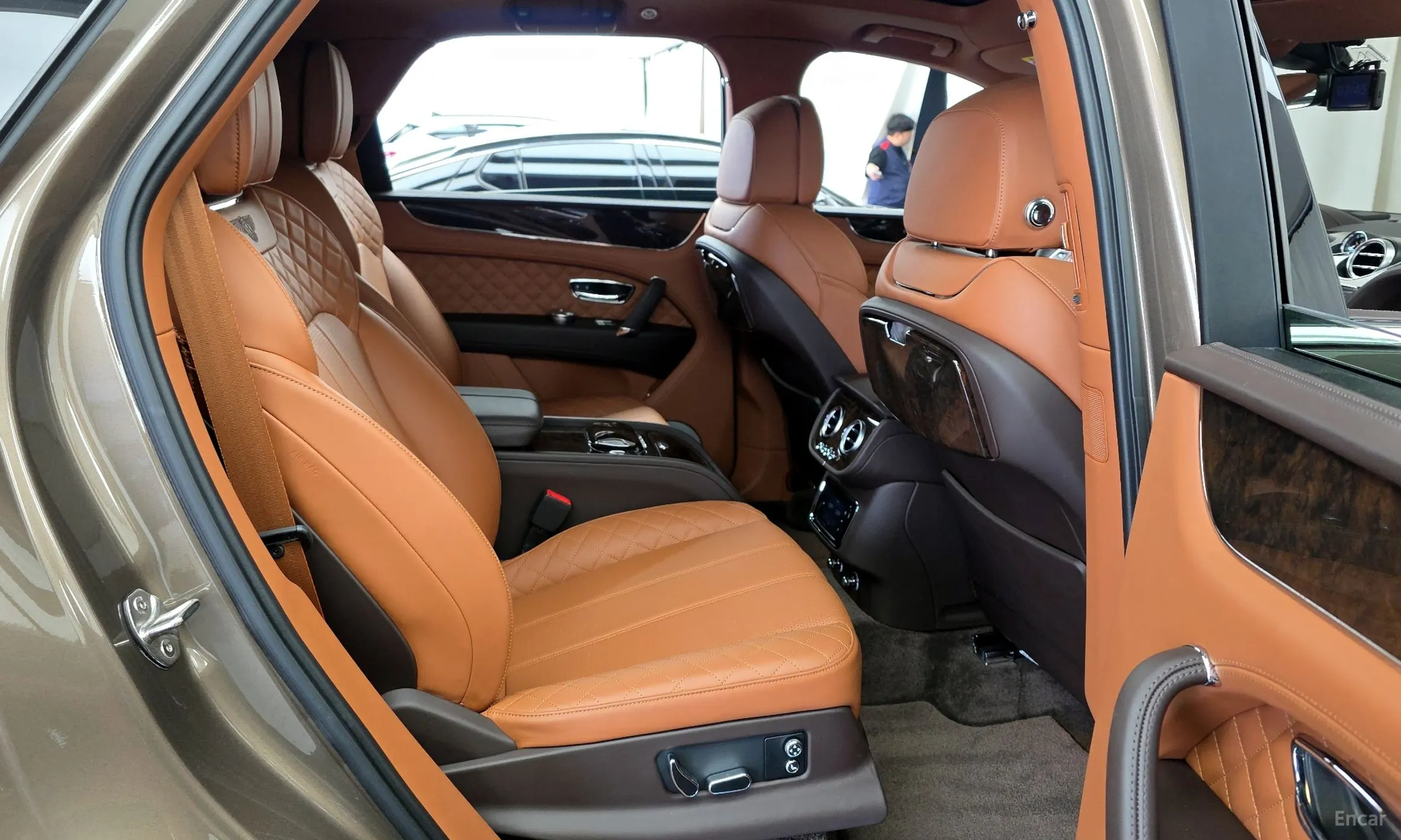 Bentley Bentayga превью 12