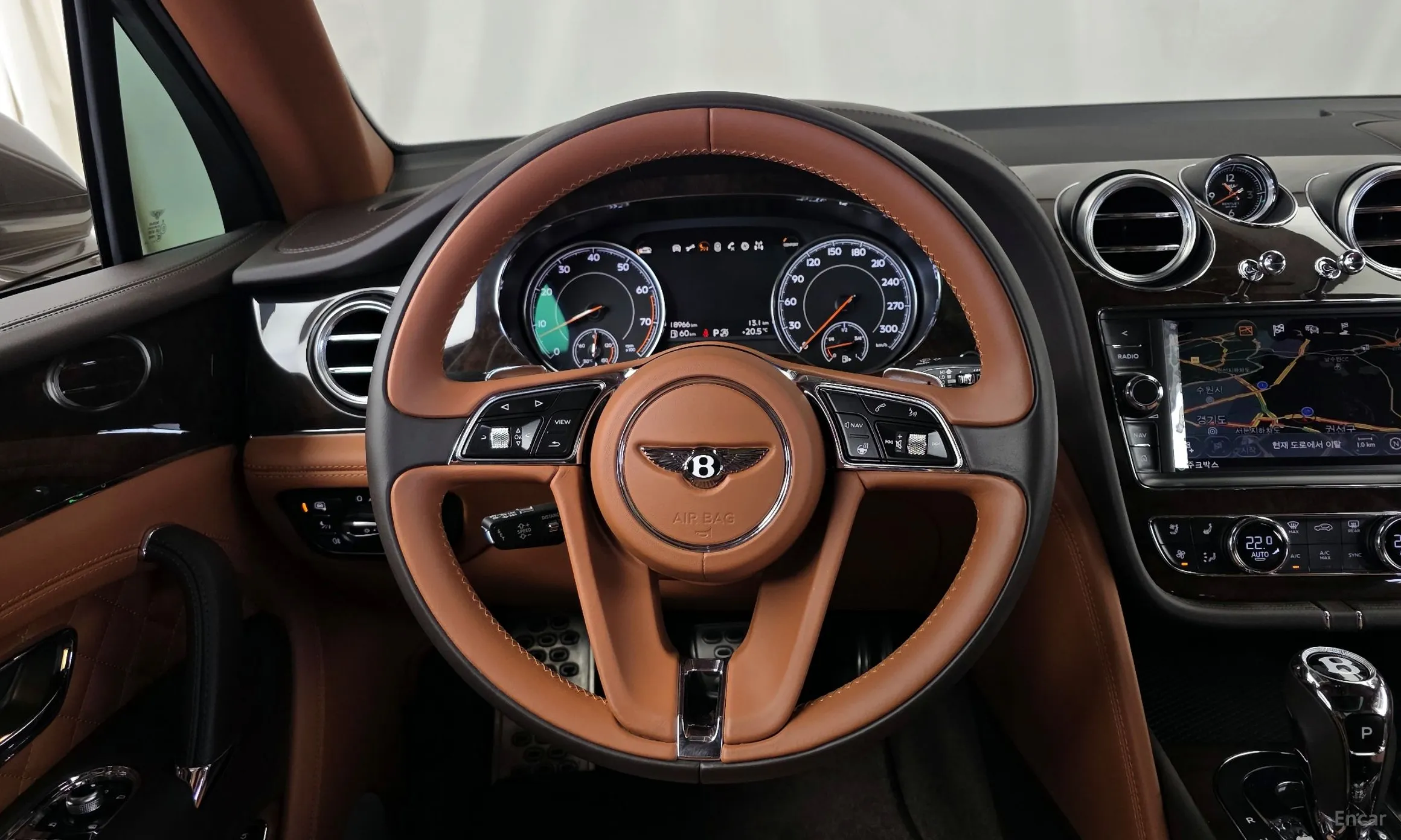 Bentley Bentayga превью 13