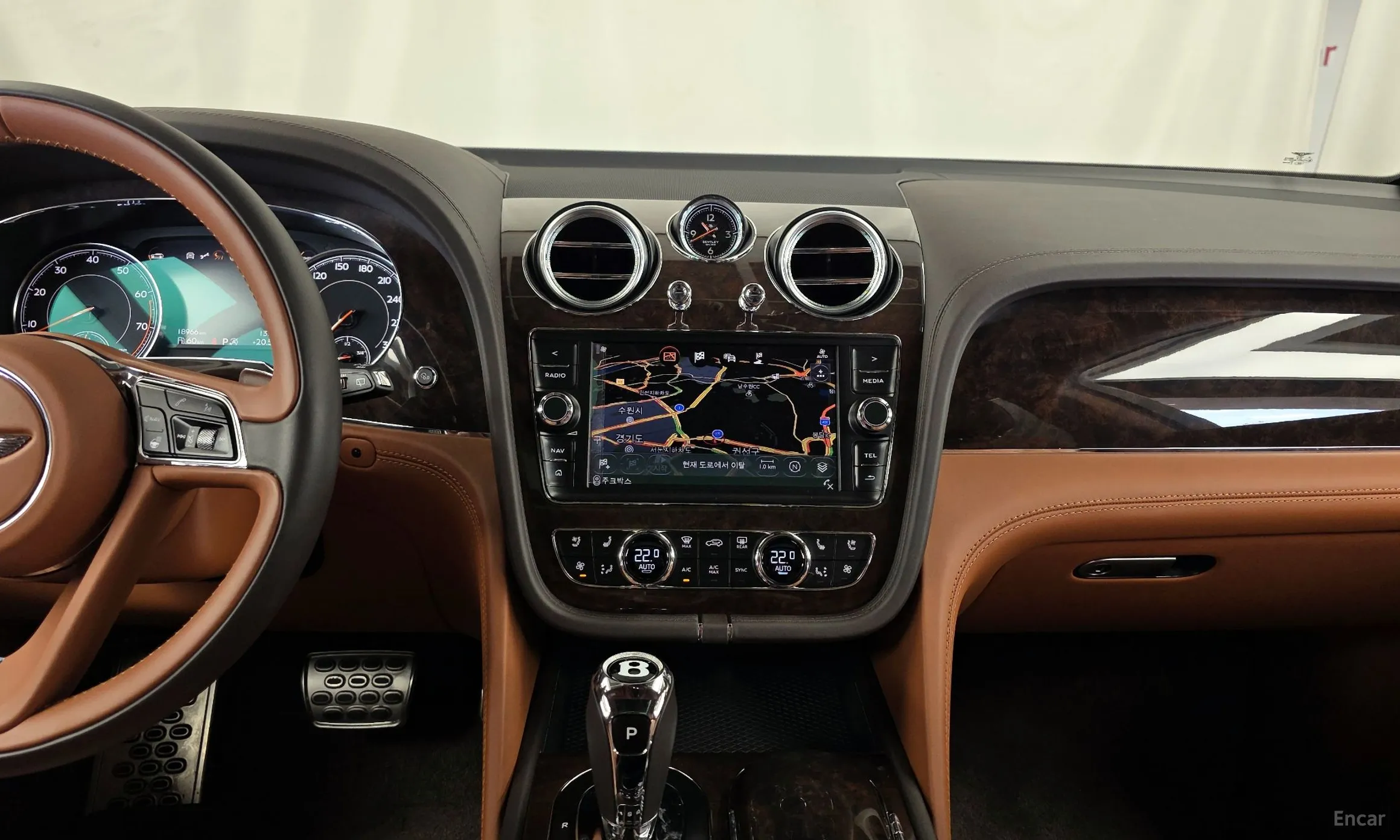 Bentley Bentayga превью 14