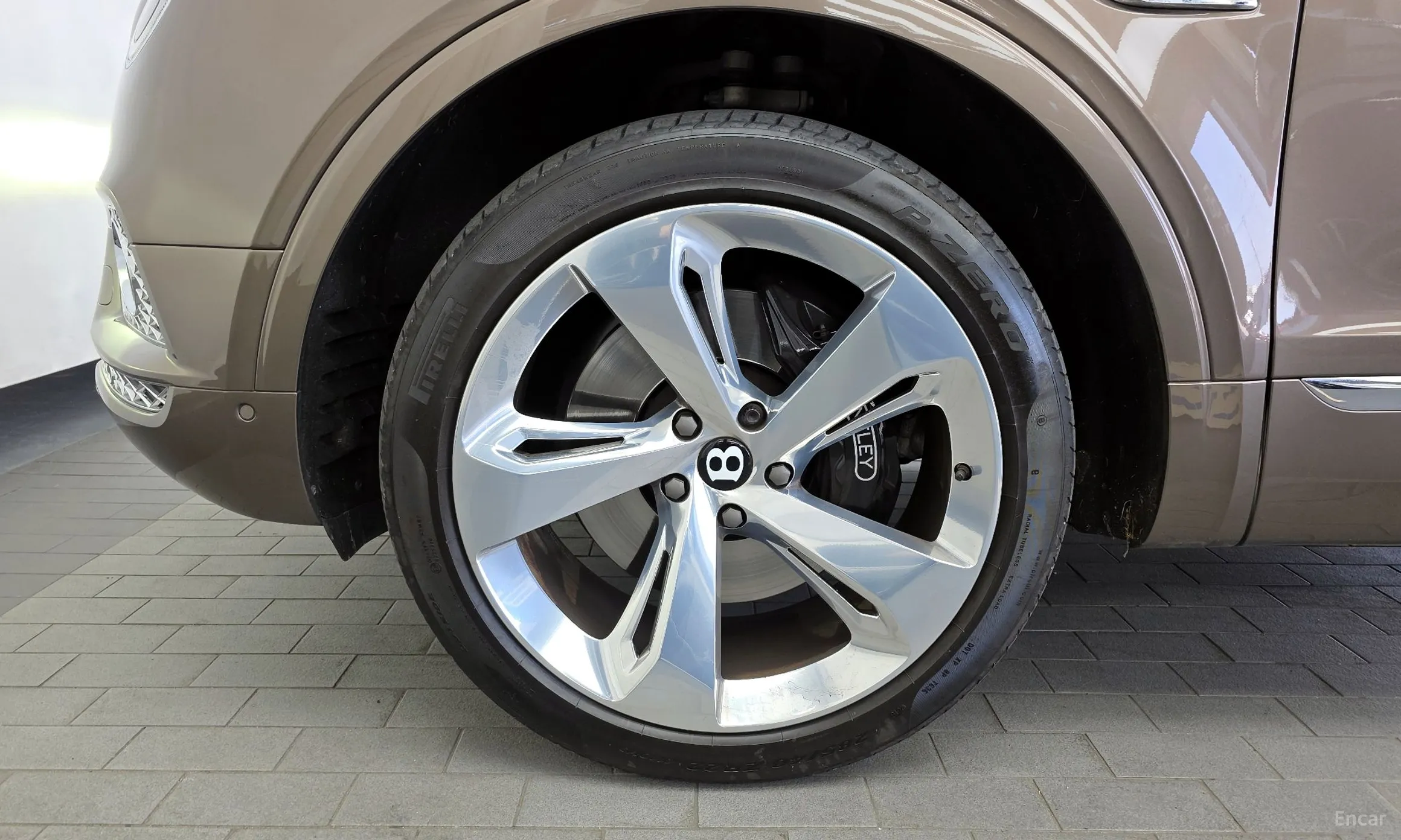 Bentley Bentayga превью 5