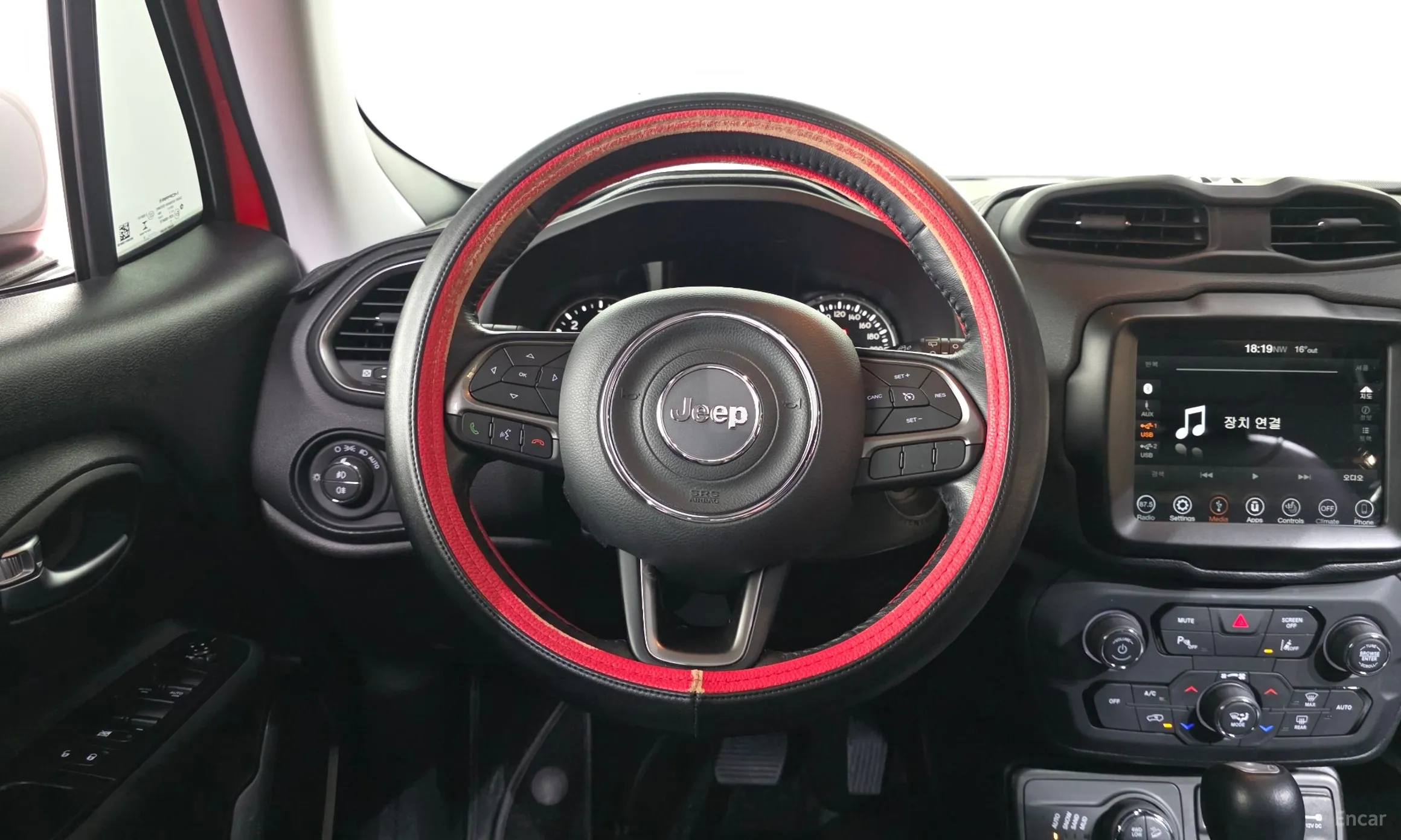 Jeep Renegade превью 13