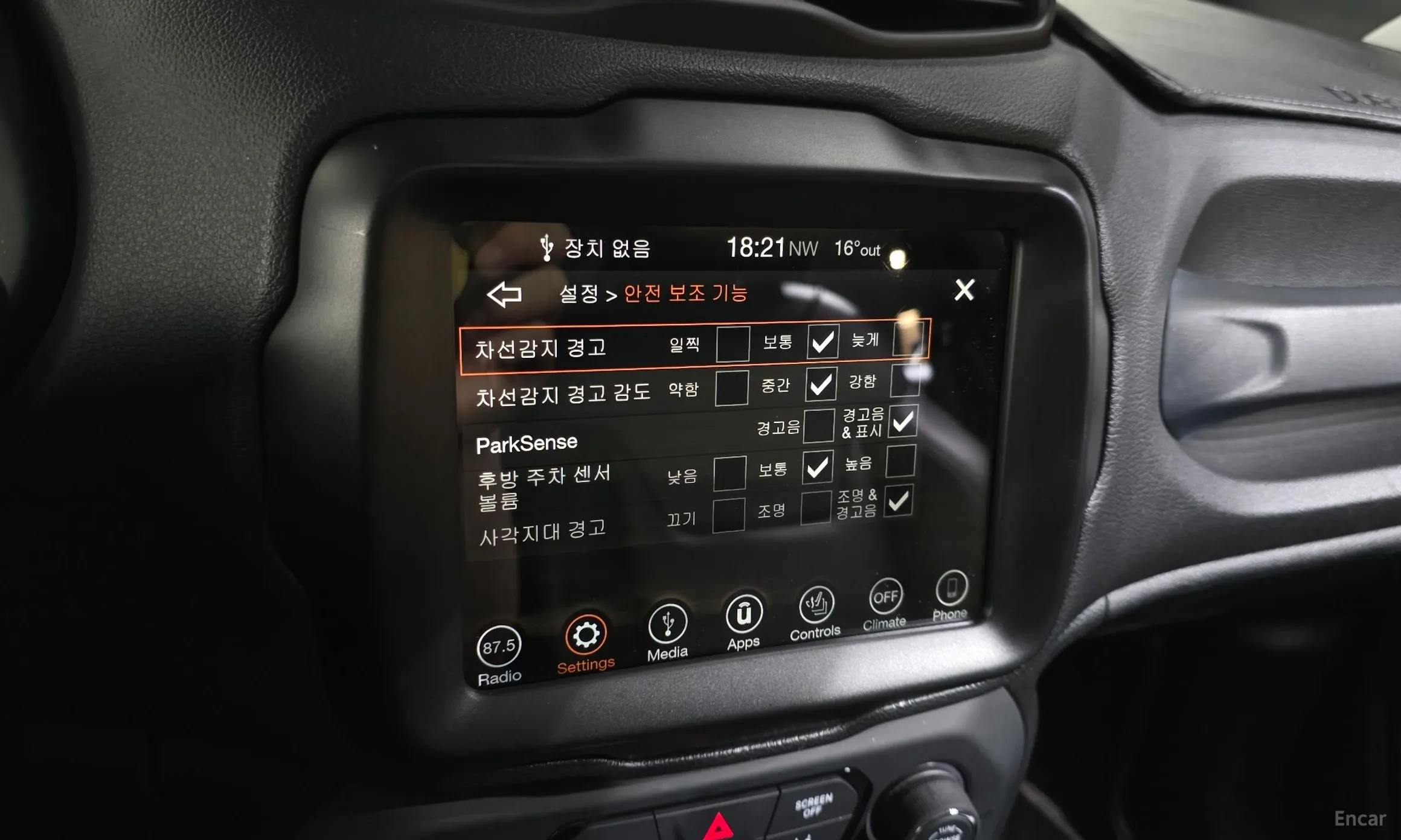 Jeep Renegade превью 16