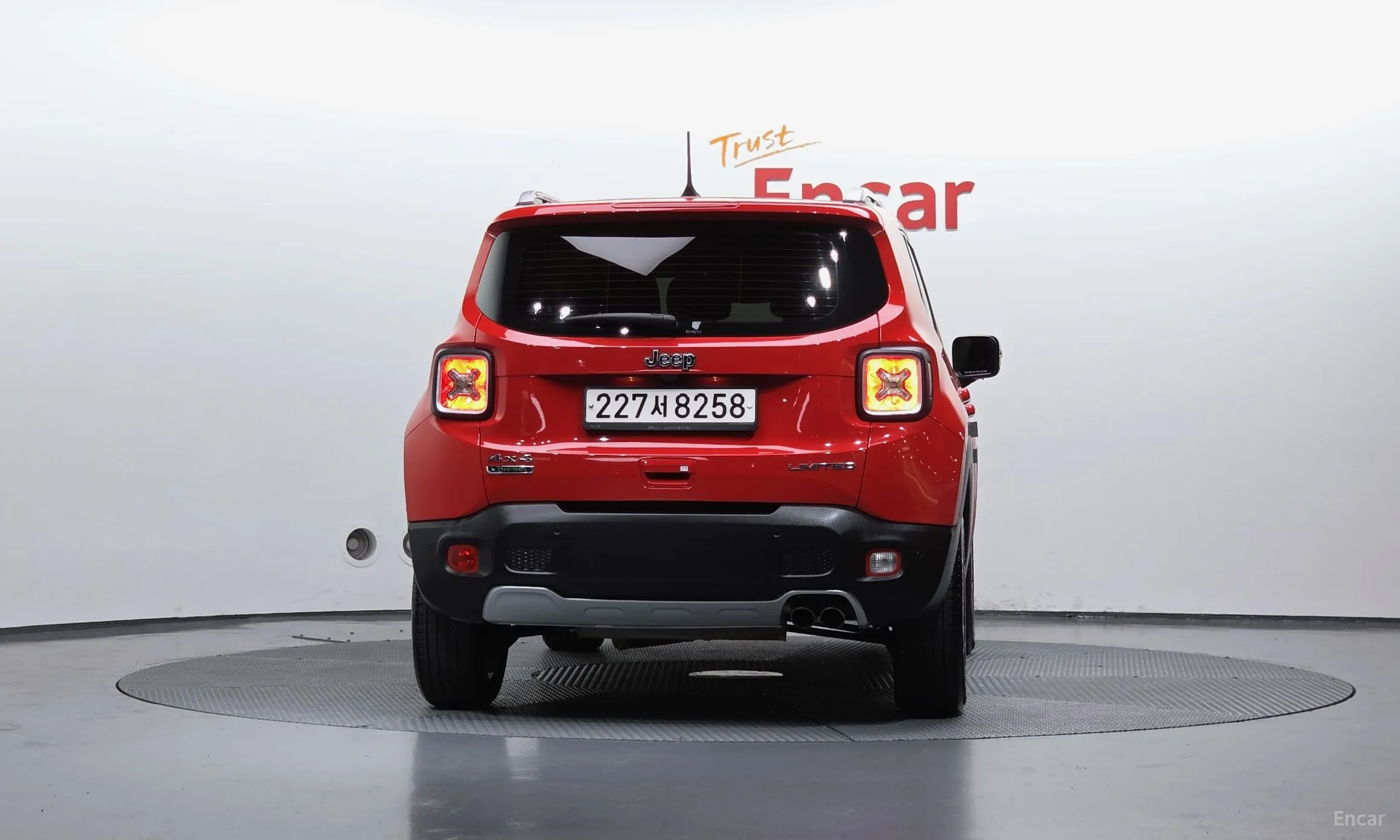 Jeep Renegade превью 4