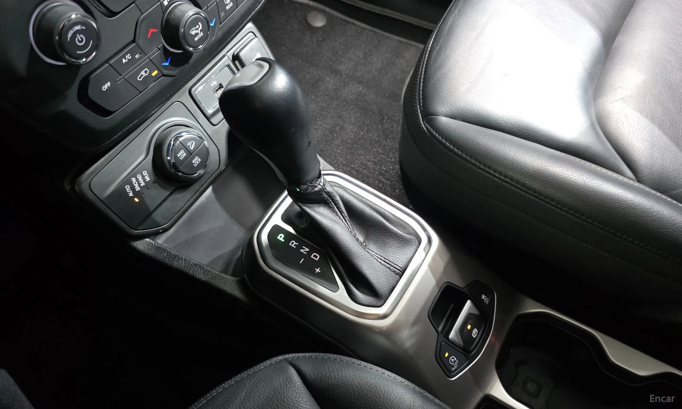 Jeep Renegade превью 9