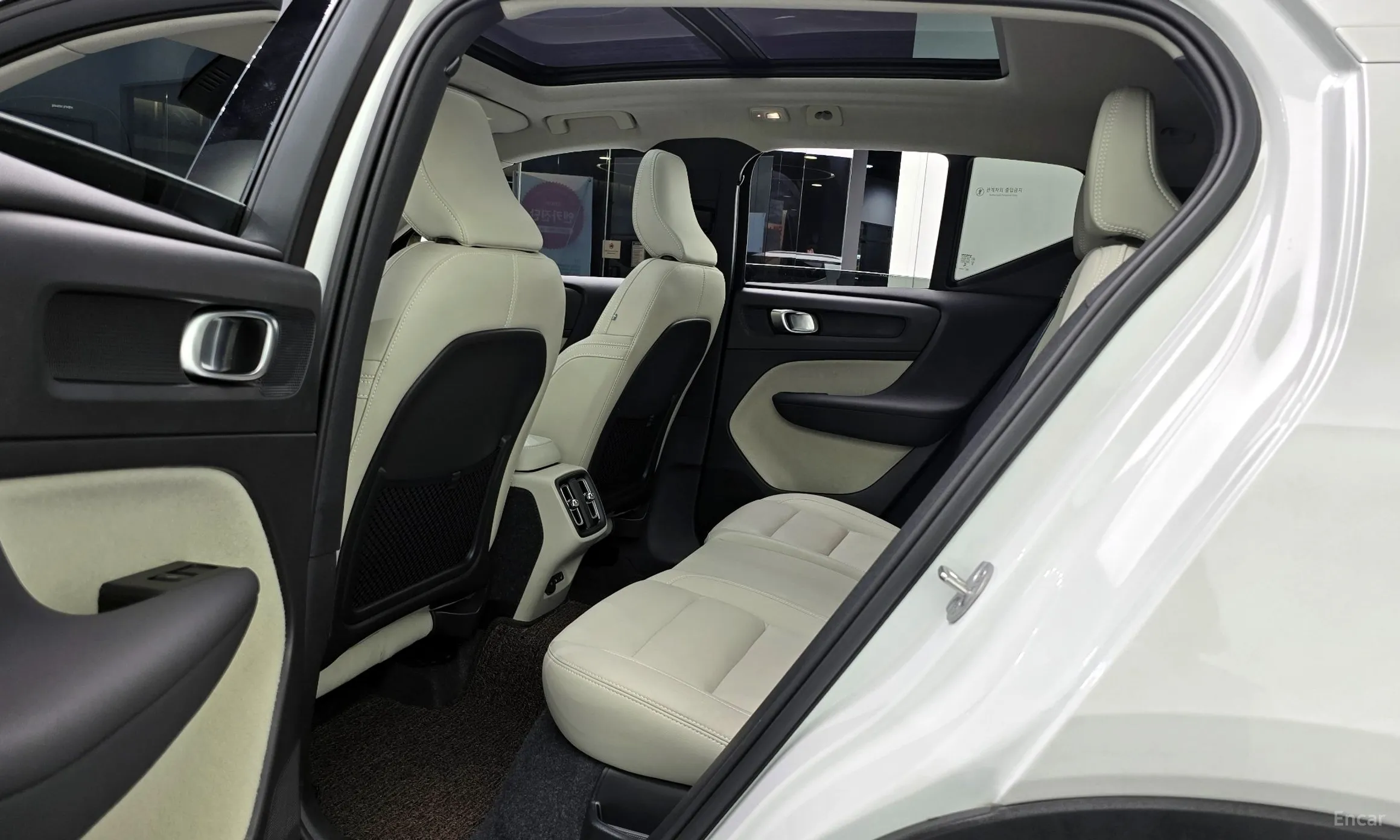Volvo XC40 превью 11