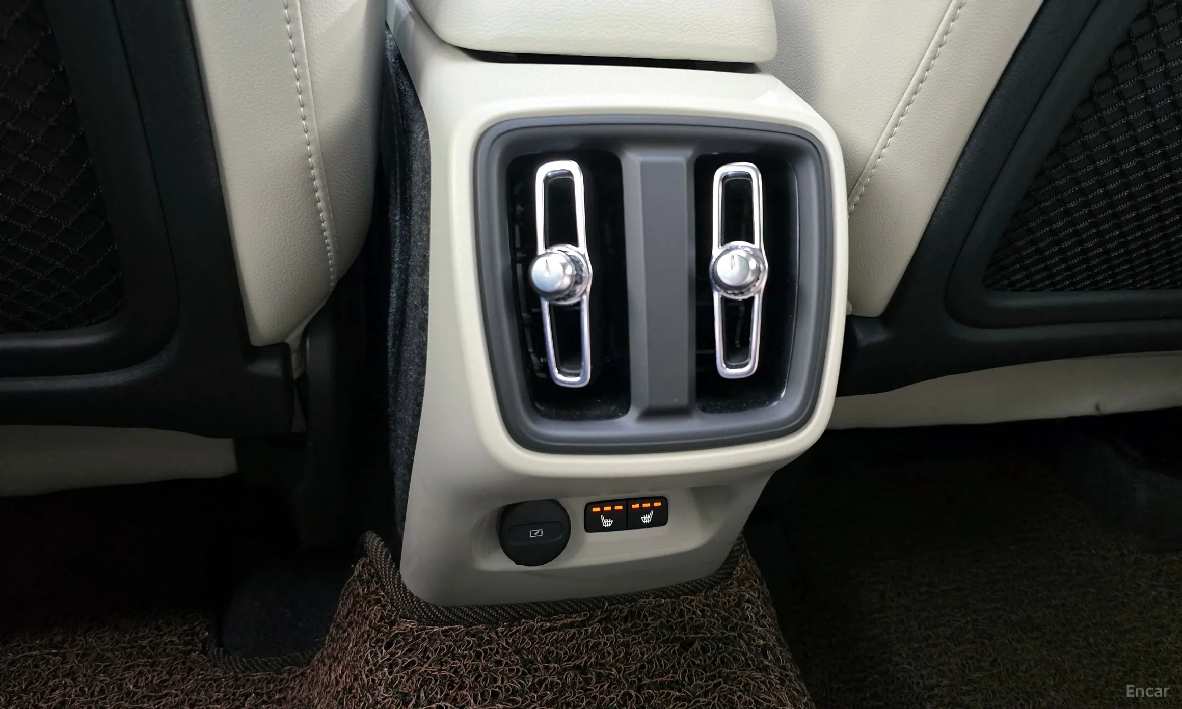 Volvo XC40 превью 20