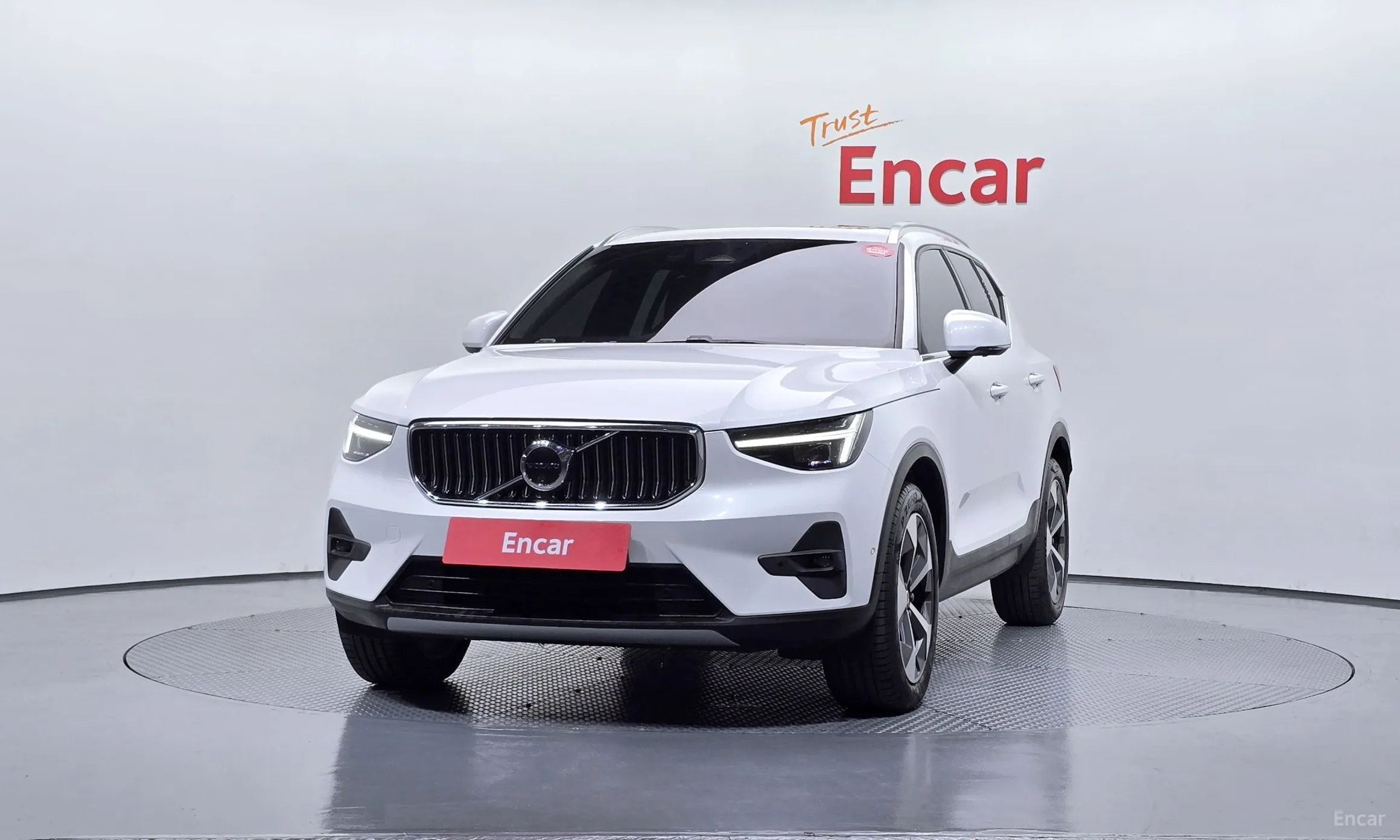 Volvo XC40 превью 3