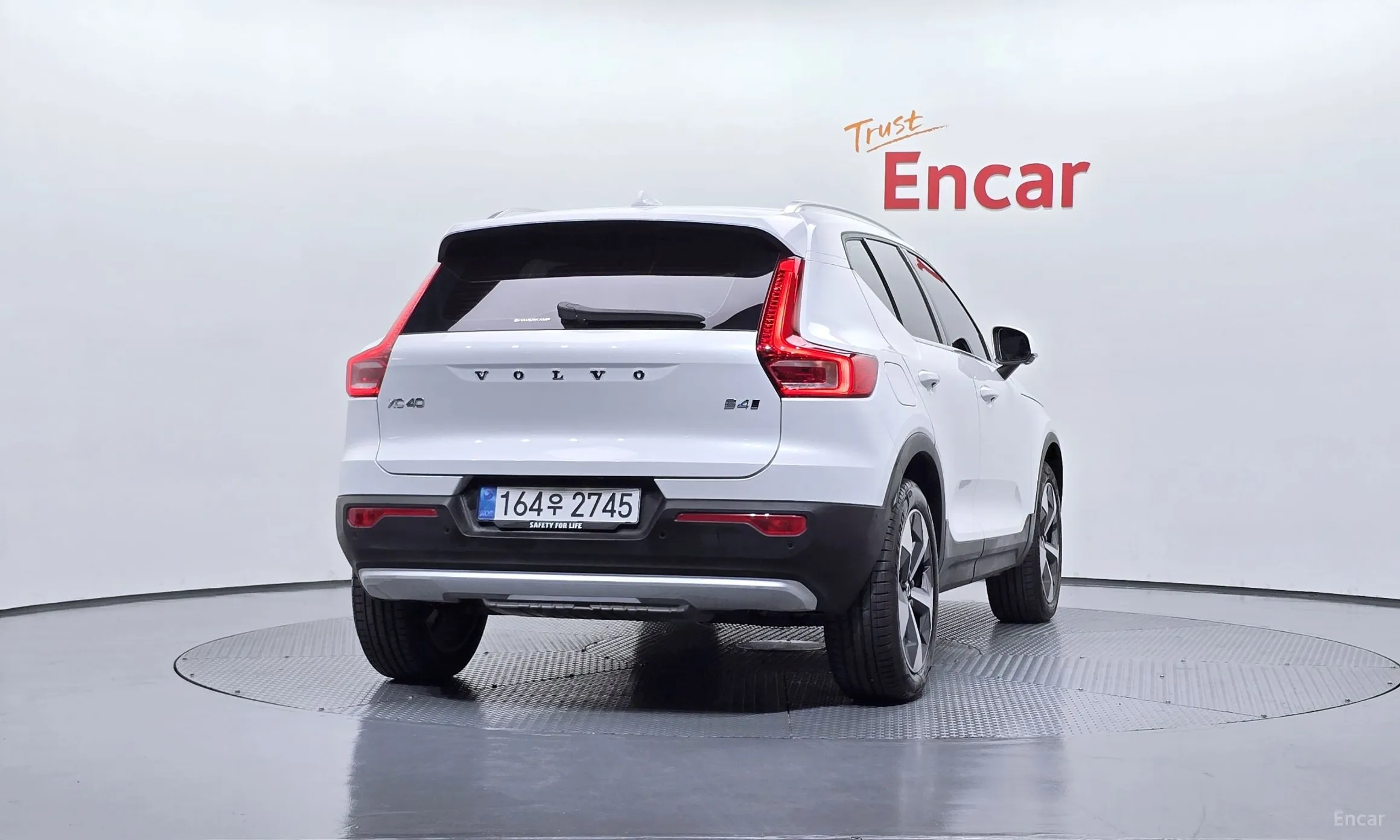 Volvo XC40 превью 4