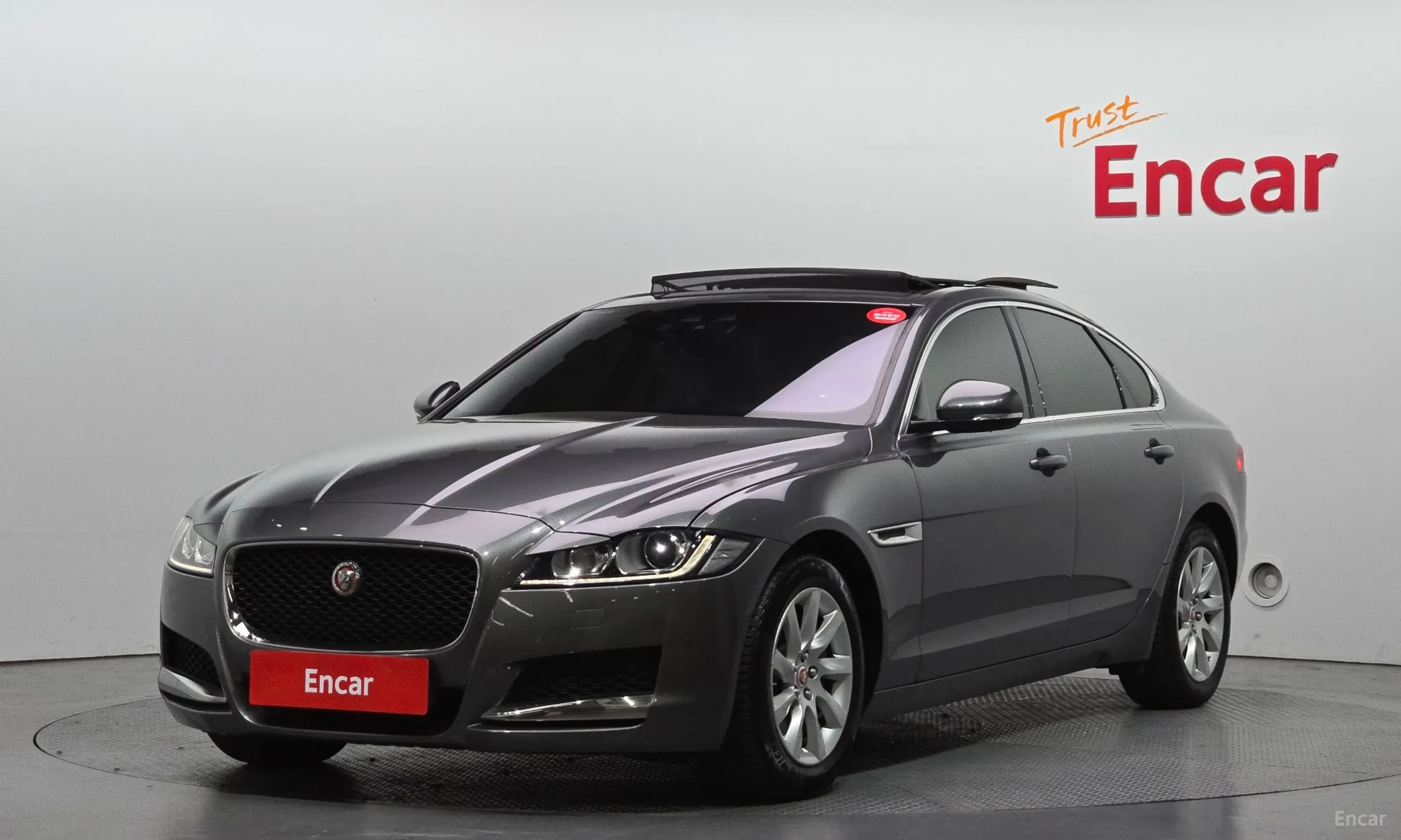 Jaguar XF (x260)