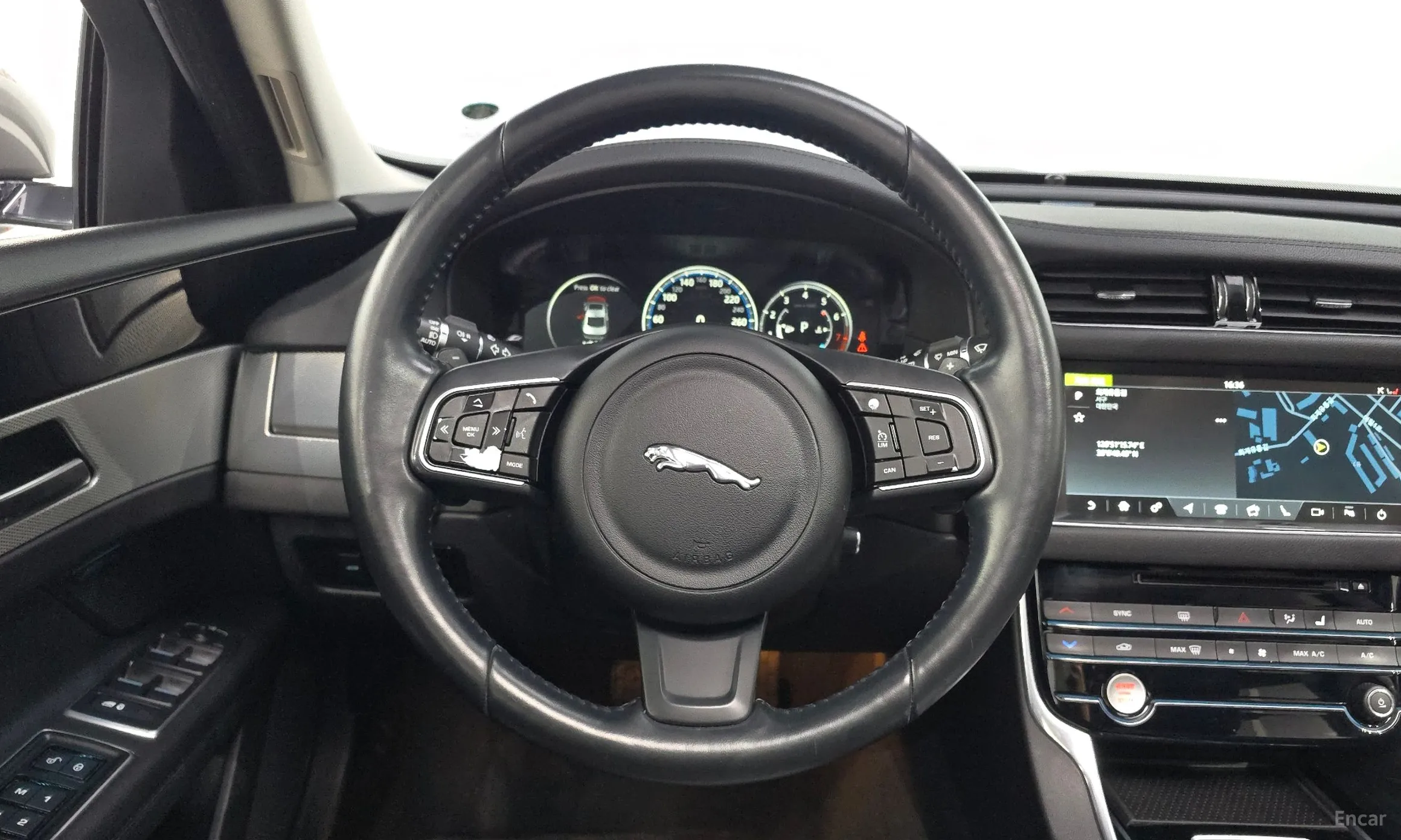 Jaguar XF (x260) превью 13