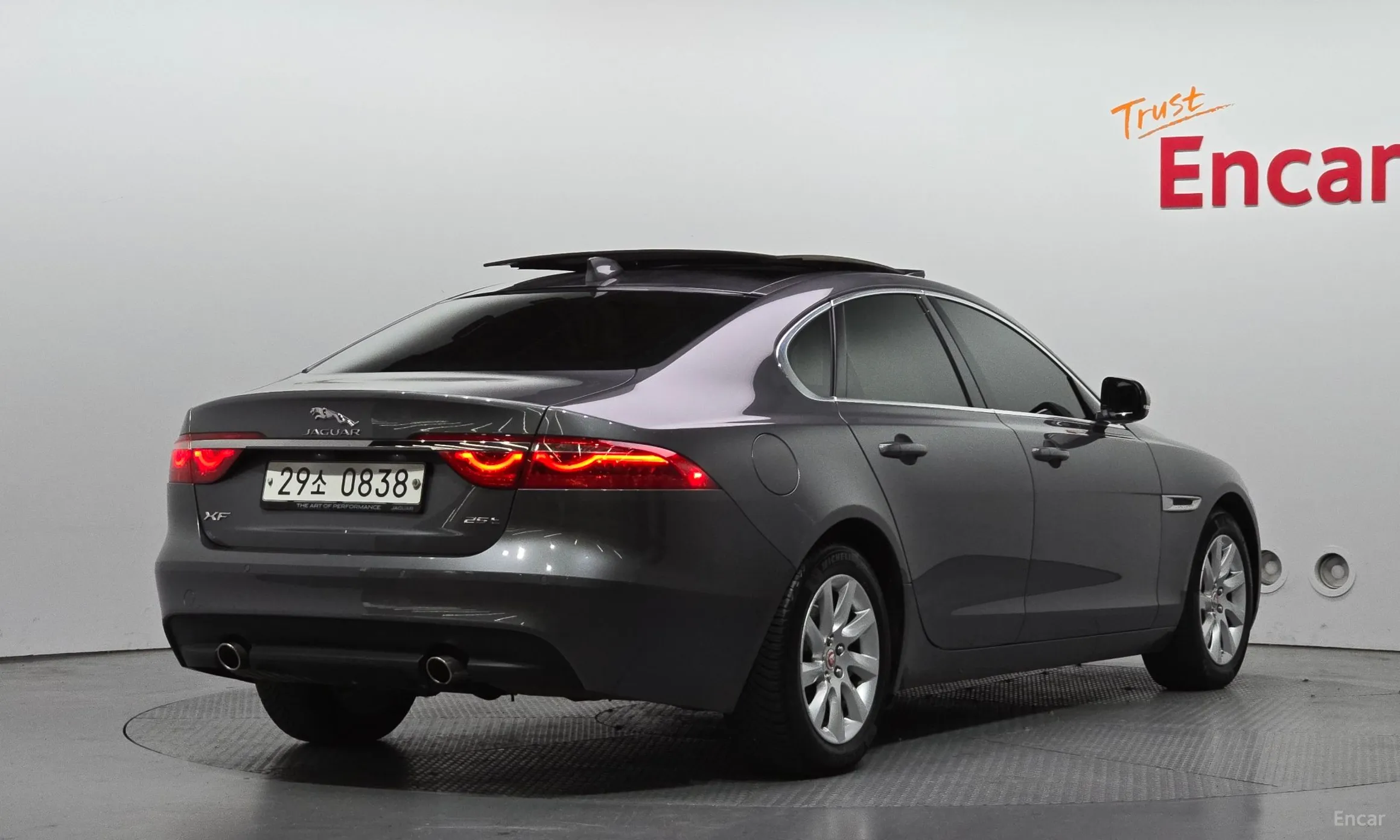 Jaguar XF (x260)