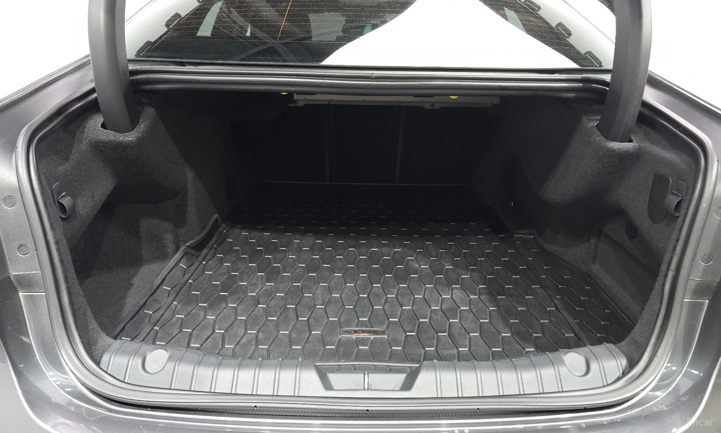 Jaguar XF (x260) превью 20
