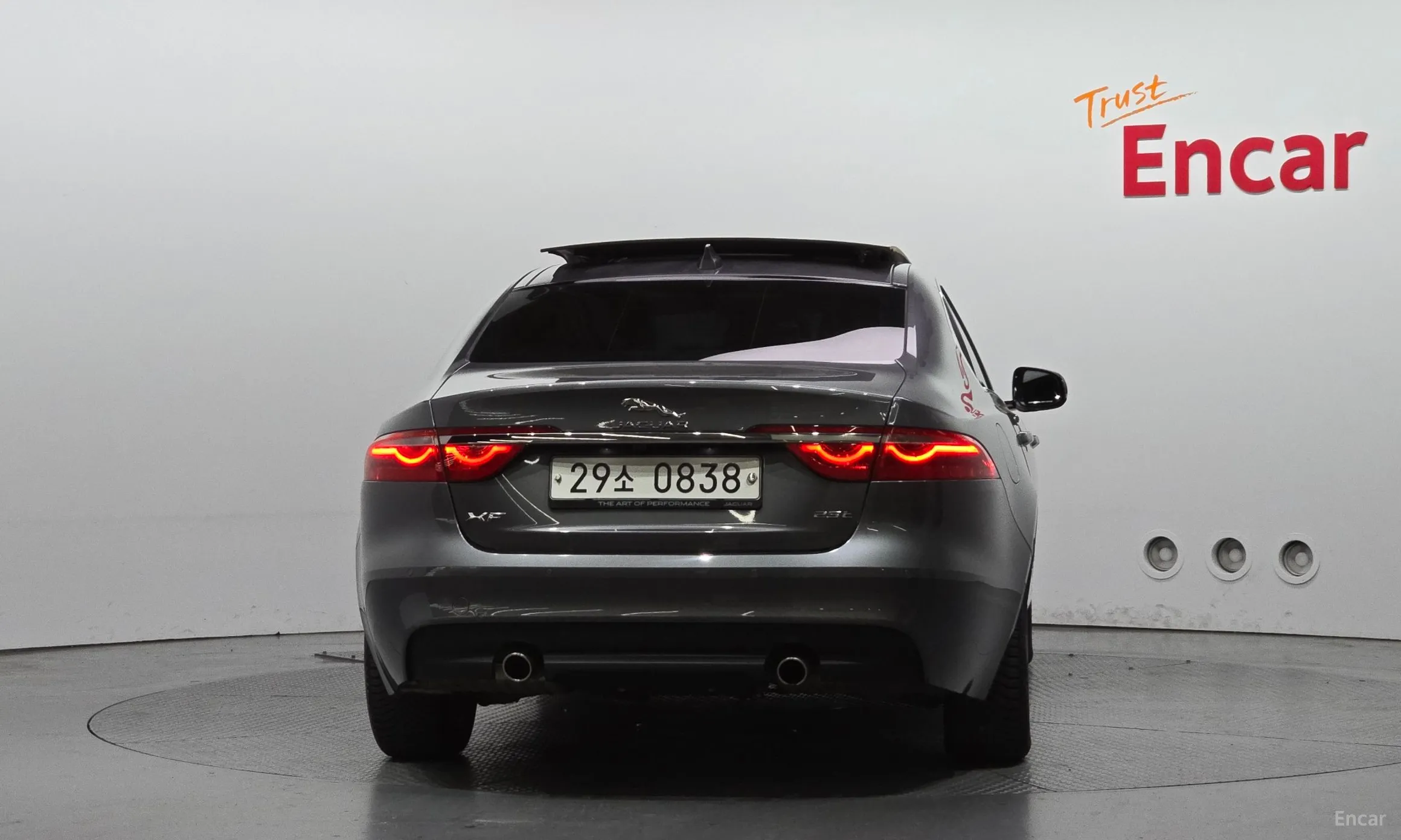 Jaguar XF (x260) превью 4