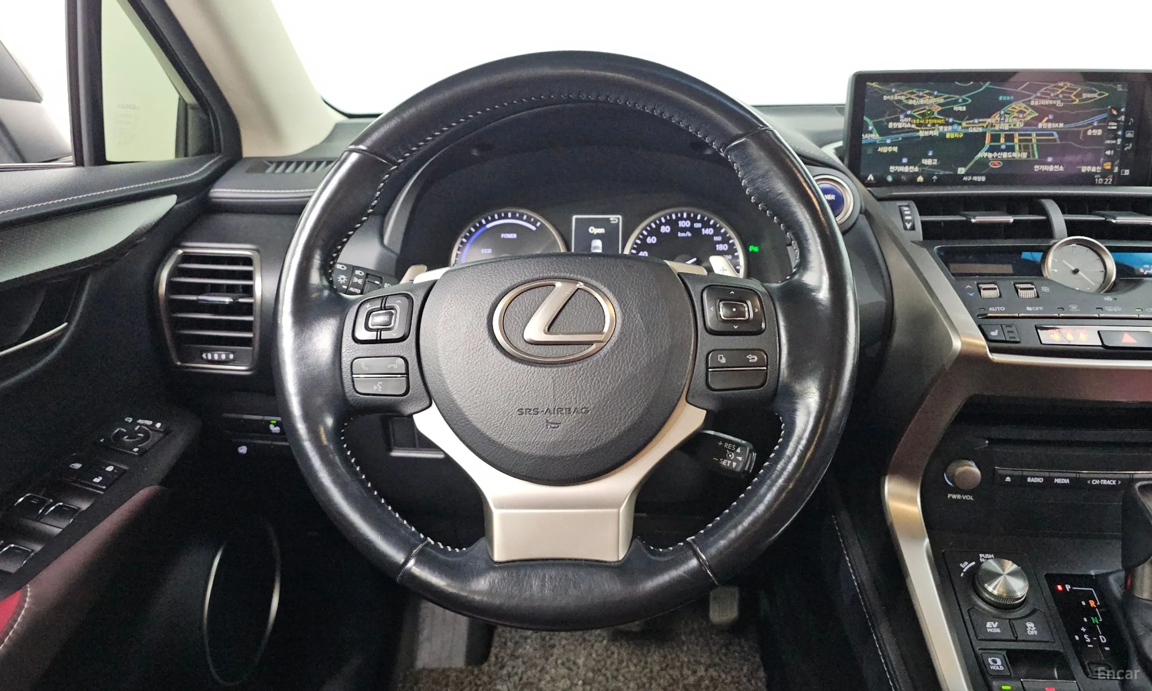 Lexus NX300h превью 11