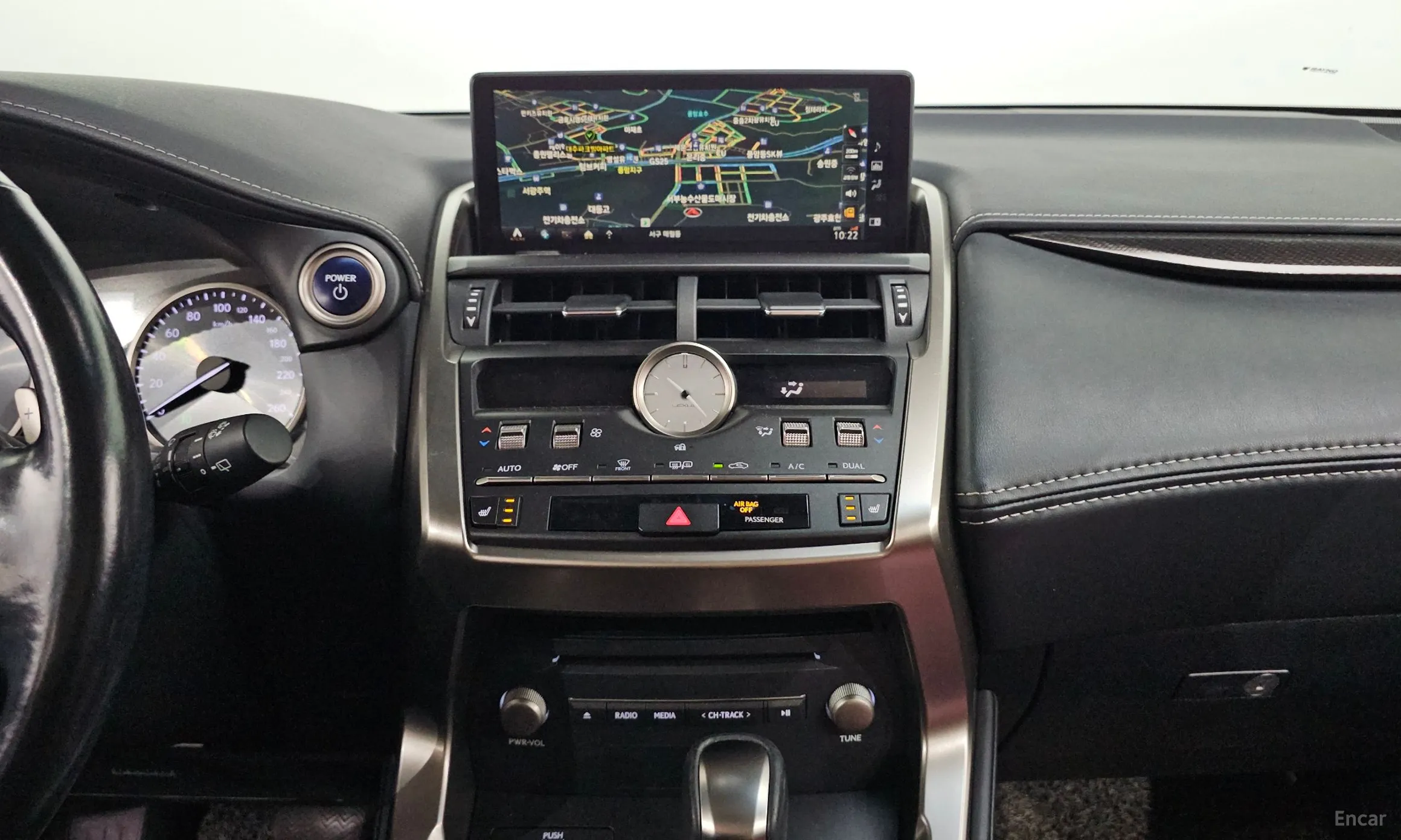 Lexus NX300h превью 12