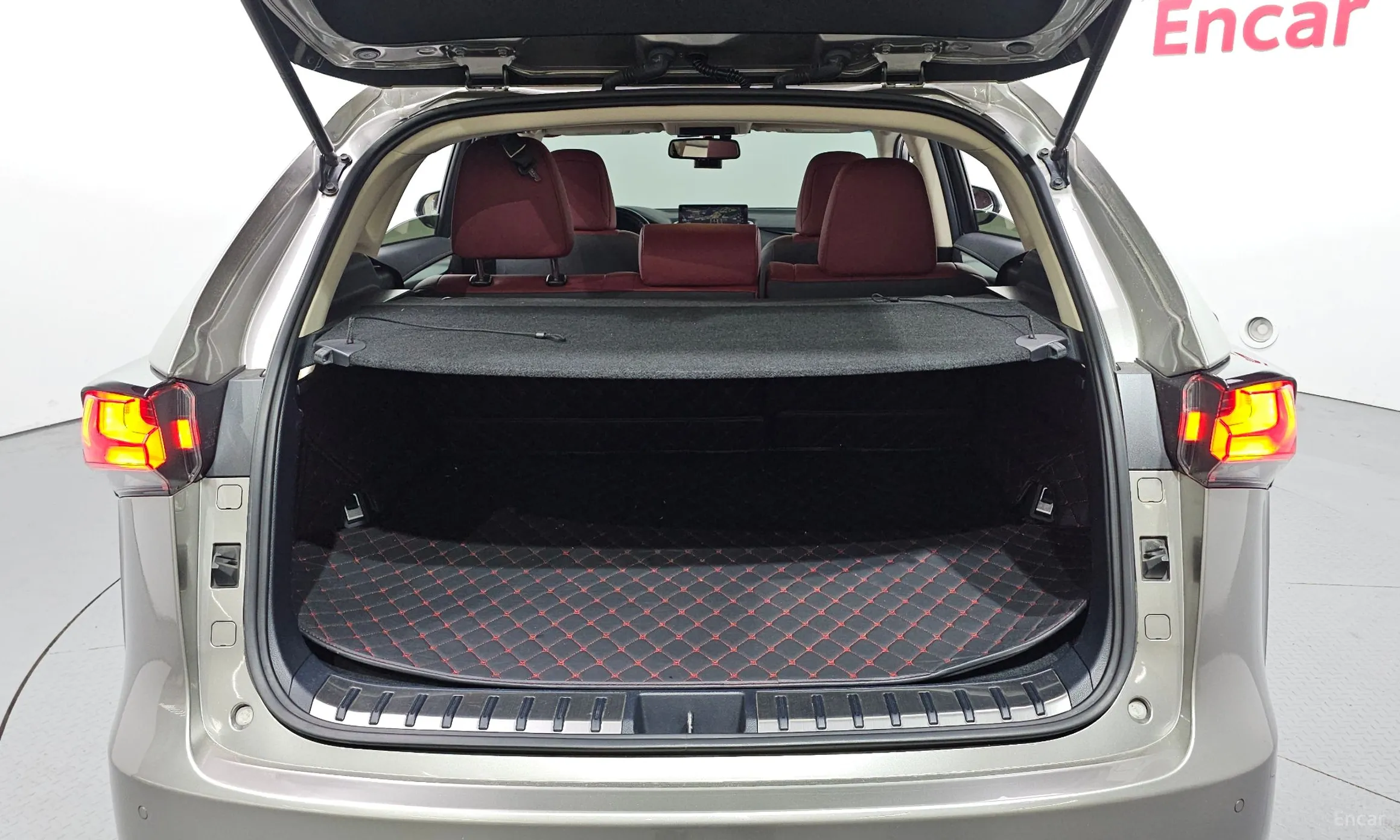 Lexus NX300h превью 20
