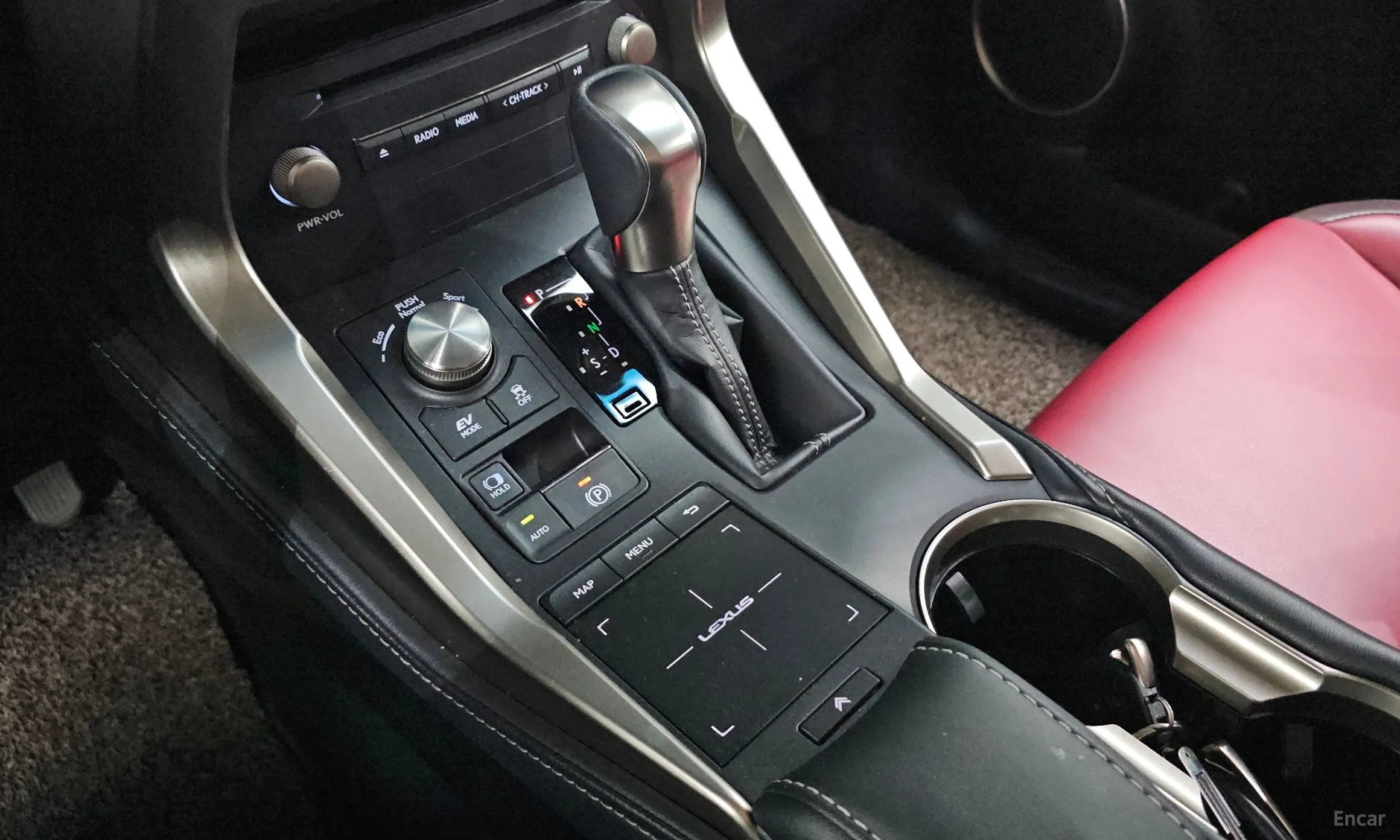 Lexus NX300h превью 9