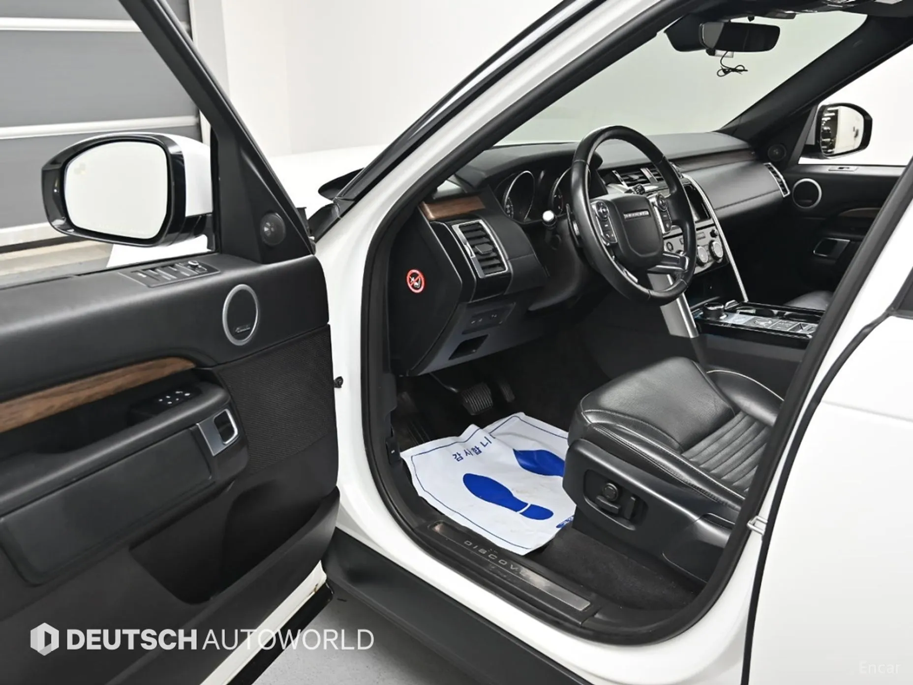 Land Rover Discovery 5 превью 11